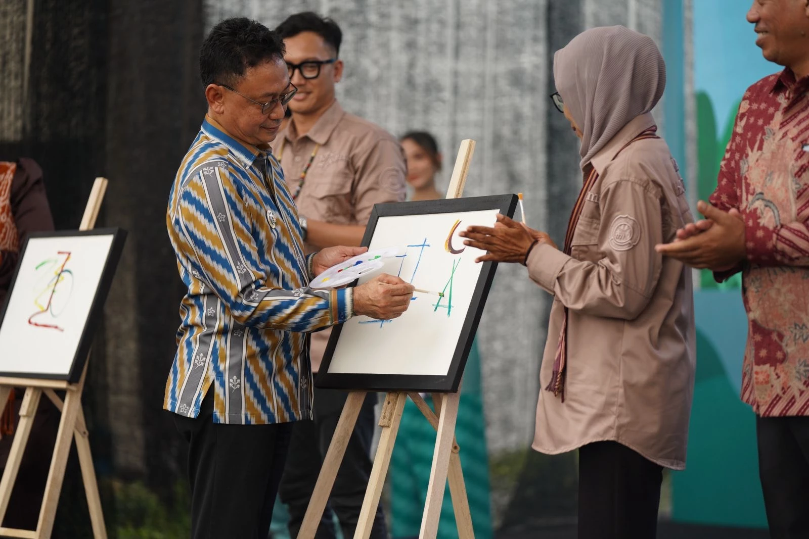 Seniman Masuk Sekolah, Dorong Kreativitas dan Karakter Pelajar Pontianak Seniman Masuk Sekolah, Dorong Kreativitas dan Karakter Pelajar Pontianak
