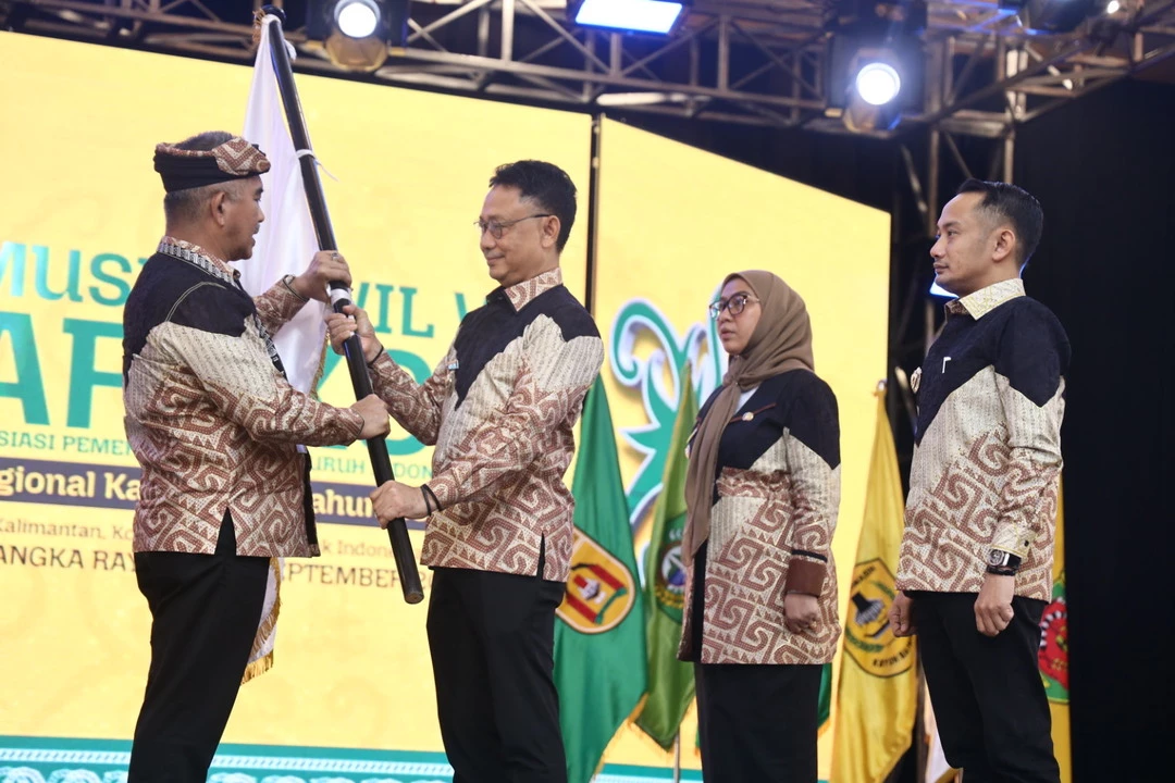 Edi Kamtono Dikukuhkan Jadi Ketua Komwil V APEKSI se-Kalimantan Edi Kamtono Dikukuhkan Jadi Ketua Komwil V APEKSI se-Kalimantan