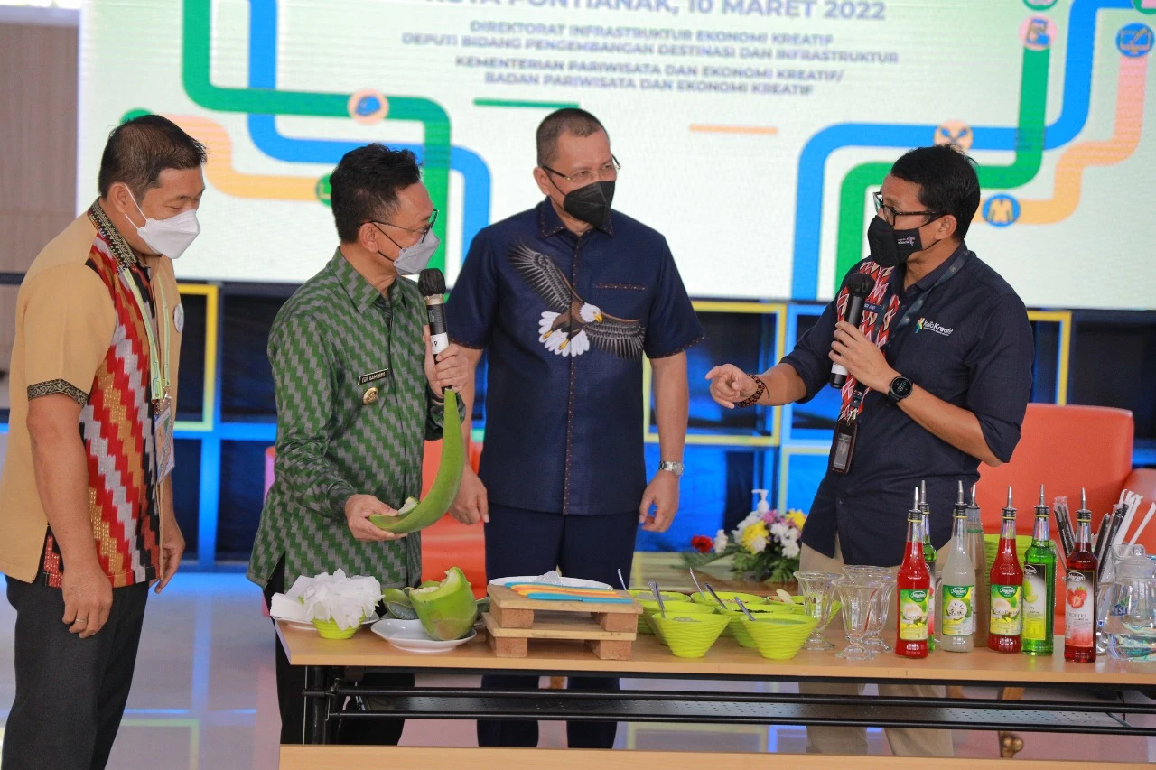 Lomba Buat Es Lidah Buaya, Menteri Sandi Juara 1, Wako Edi Kamtono Juara 2