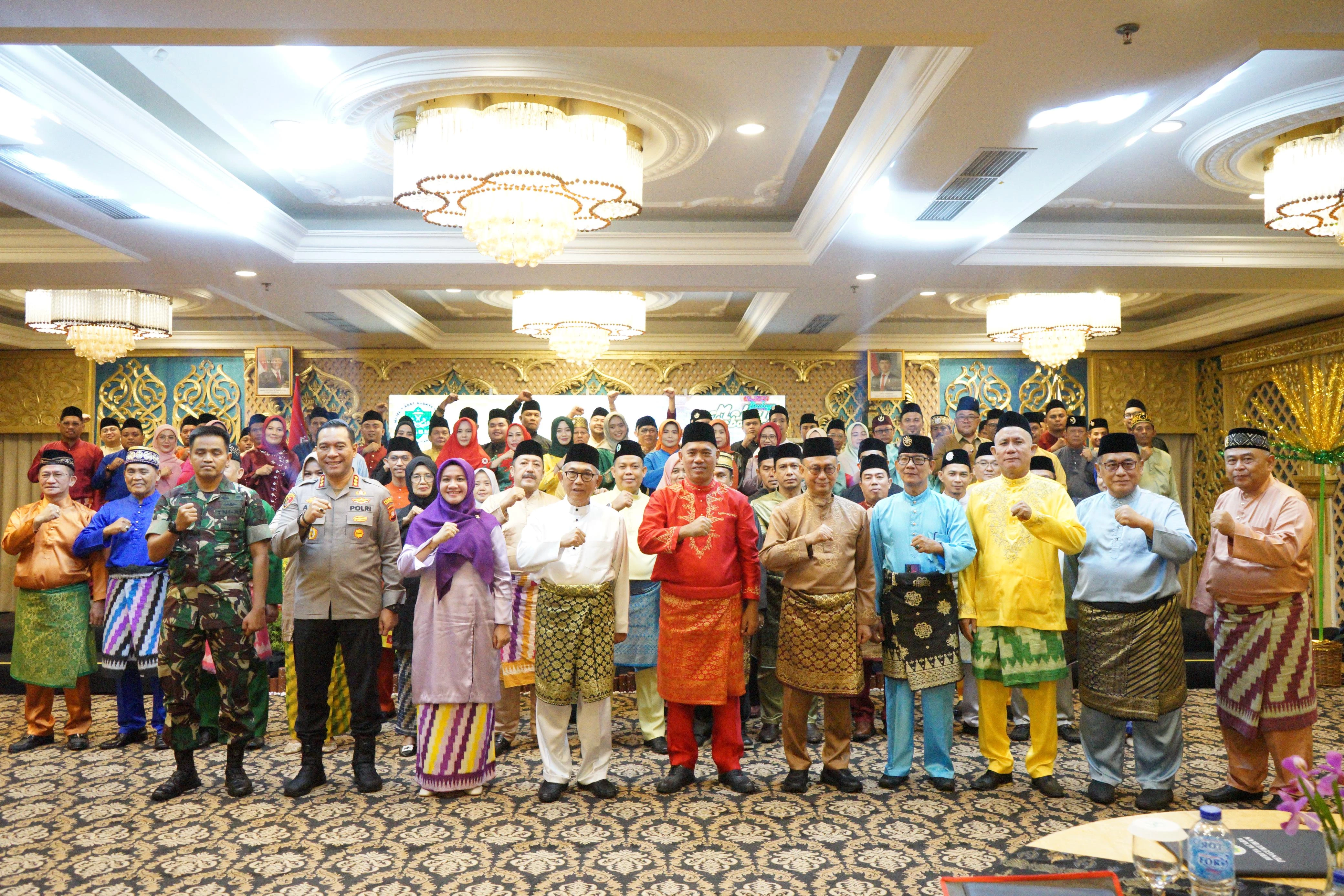 Edi Kamtono Harap MABM Perkuat Identitas Budaya Melayu Edi Kamtono Harap MABM Perkuat Identitas Budaya Melayu