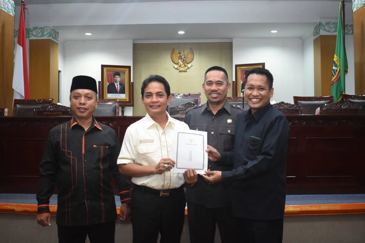 Wawako Bahasan Sampaikan Jawaban Wali Kota atas Tiga Raperda