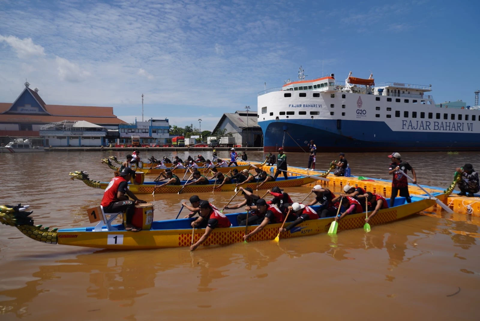 Dikha ‘Aura Farming’ Tampil Semarakkan Pontianak Dragon Boat Race 2025