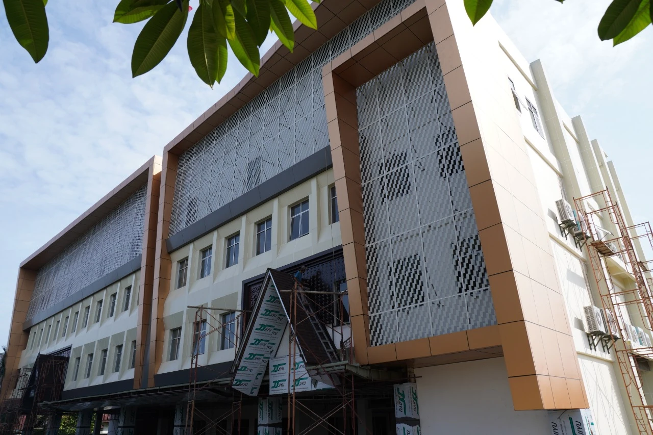 Tinjau RS di Pontianak Utara, Edi Sebut Pembangunannya Sudah 87 persen Tinjau RS di Pontianak Utara, Edi Sebut Pembangunannya Sudah 87 persen