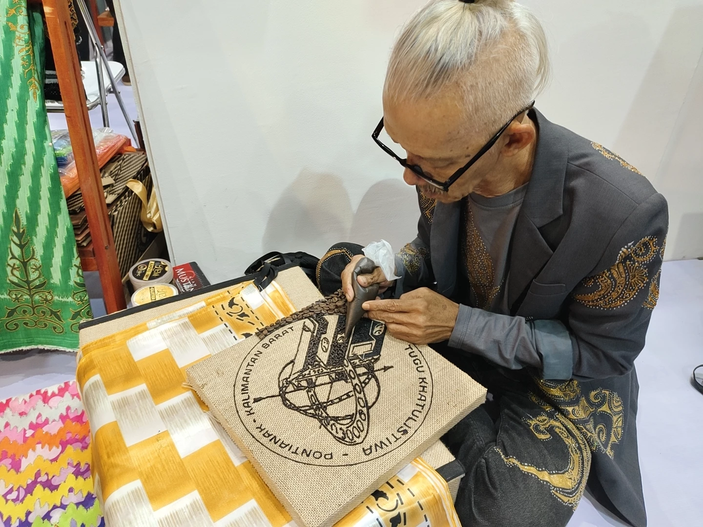 Kisah Pak Teng Sulap Ampas Kopi Jadi Cuan