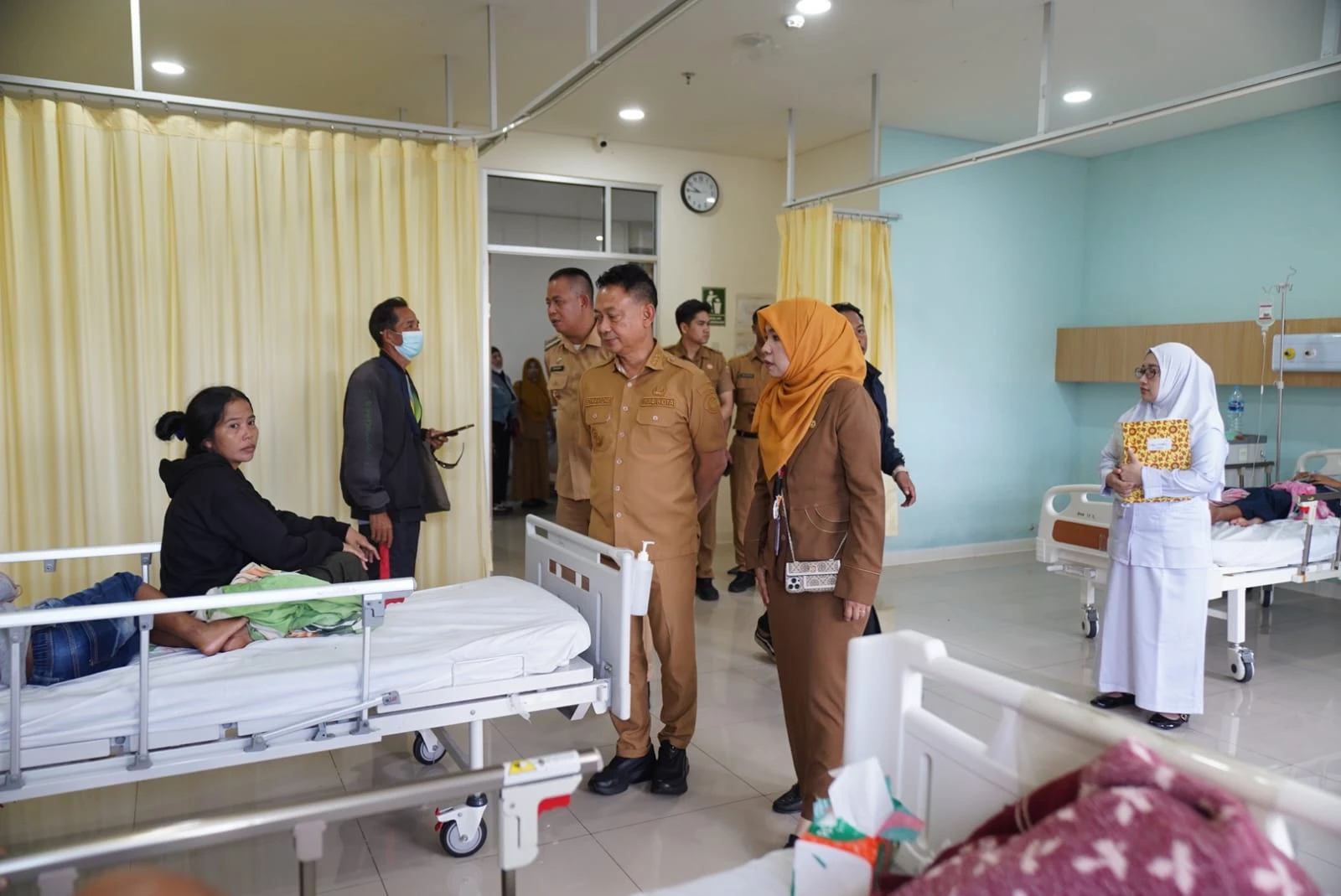 Wako Edi Jenguk 56 Warga Diduga Alami Gejala Keracunan Makanan