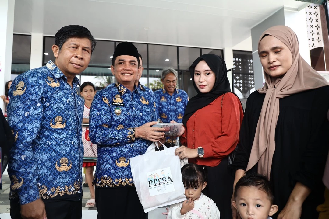 Pemkot Salurkan 40 Paket Ikan Segar Bagi Balita Rentan Stunting di Siantan Hulu