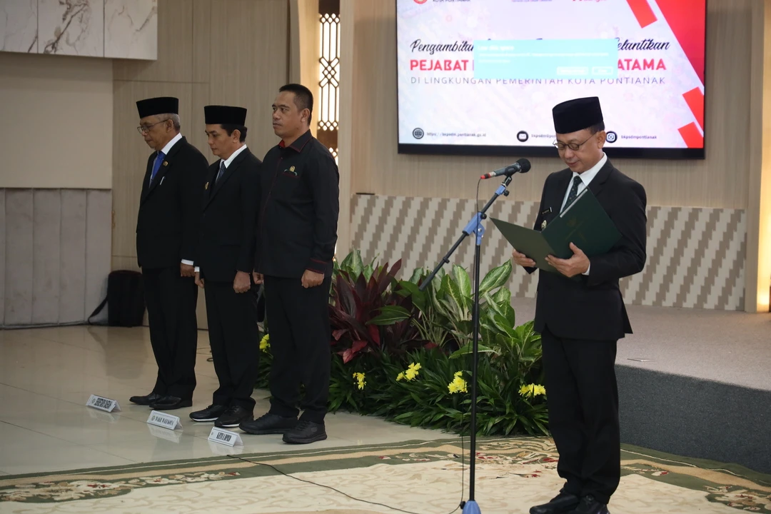 Lantik Lima Pejabat Eselon Dua, Edi Harap Kualitas Pelayanan Publik Meningkat