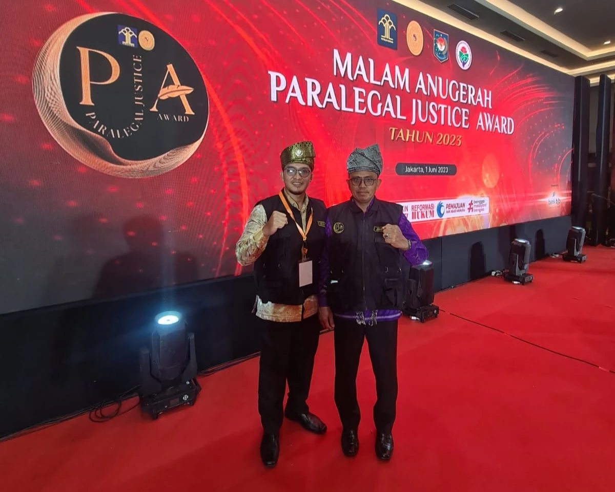 Kedepankan Kekeluargaan dalam Penyelesaian Hukum, Teguh Setiawan Raih Paralegal Justice Award
