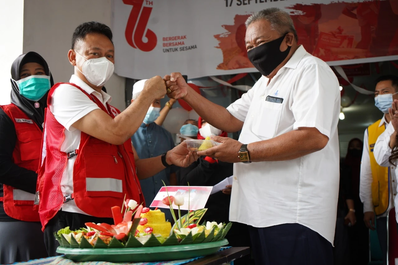 Usia 69 Tahun, Gunawan Diganjar Penghargaan Pendonor Tertua