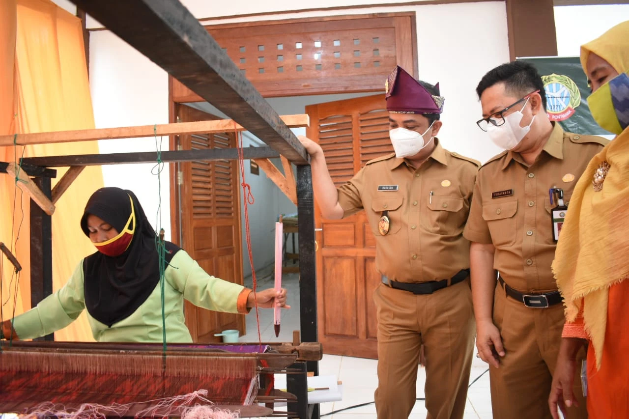 Resmikan Rumah Produksi Tenun, Bahasan Harap Dongkrak Ekonomi Warga Resmikan Rumah Produksi Tenun, Bahasan Harap Dongkrak Ekonomi Warga