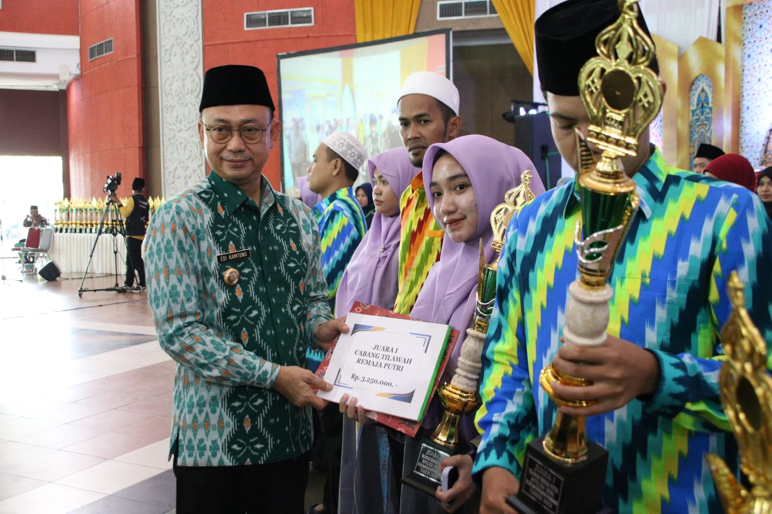 Kafilah Pontianak Kota Boyong Juara I MTQ Tingkat Kota