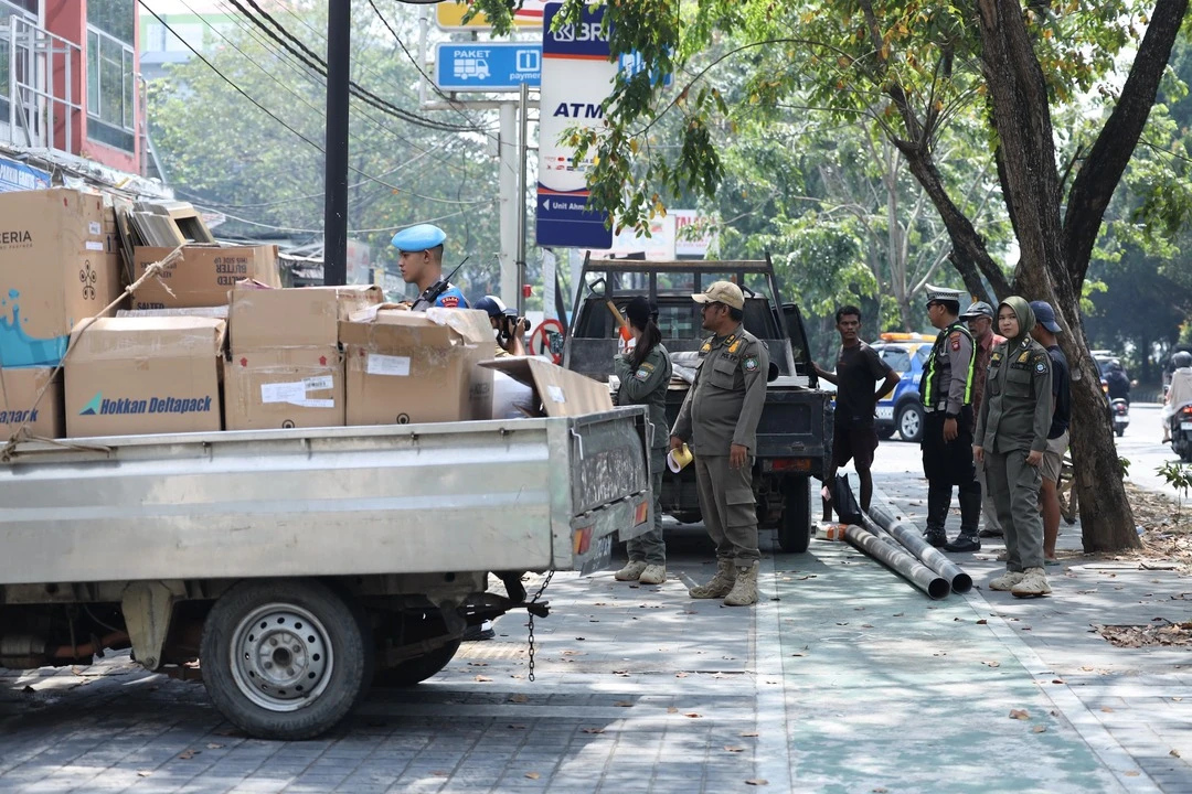 Razia Gabungan Tertibkan Parkir Liar di Tiga Ruas Jalan