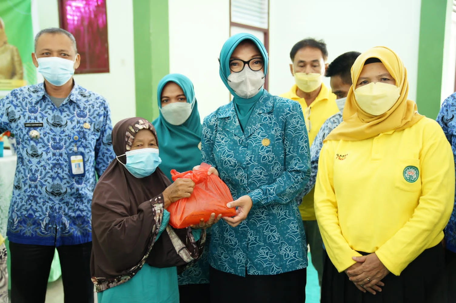 Ringankan Beban Warga, PKK Pontianak dan GAPKI Gelar Bazar Murah Minyak Goreng