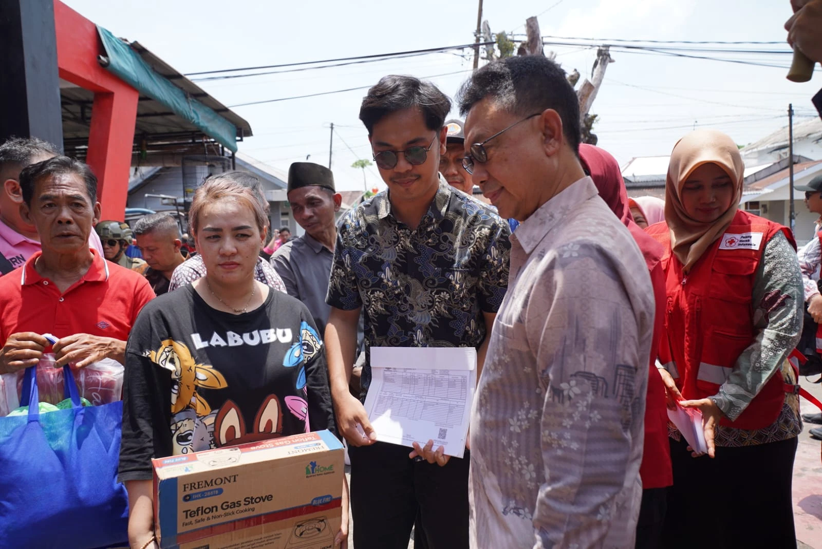 Wako Serahkan Bantuan Darurat bagi Korban Kebakaran Parwasal