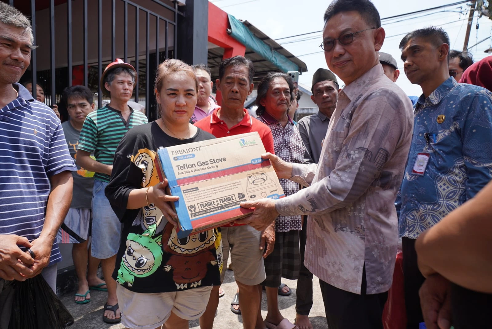 Wako Serahkan Bantuan Darurat bagi Korban Kebakaran Parwasal