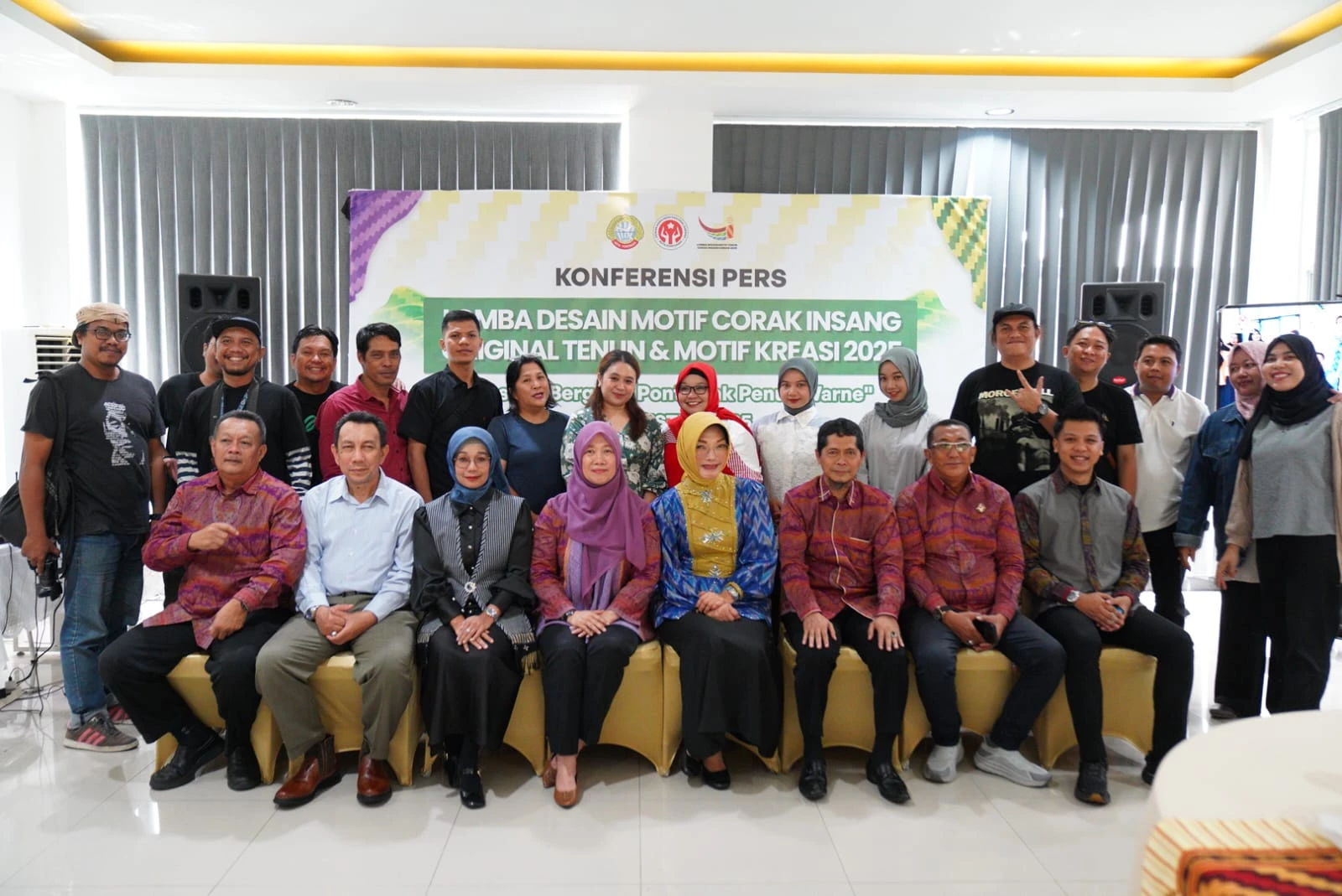 Dekranasda Pontianak Pantik Kreativitas Lewat Lomba Desain Motif Corak Insang Dekranasda Pontianak Pantik Kreativitas Lewat Lomba Desain Motif Corak Insang