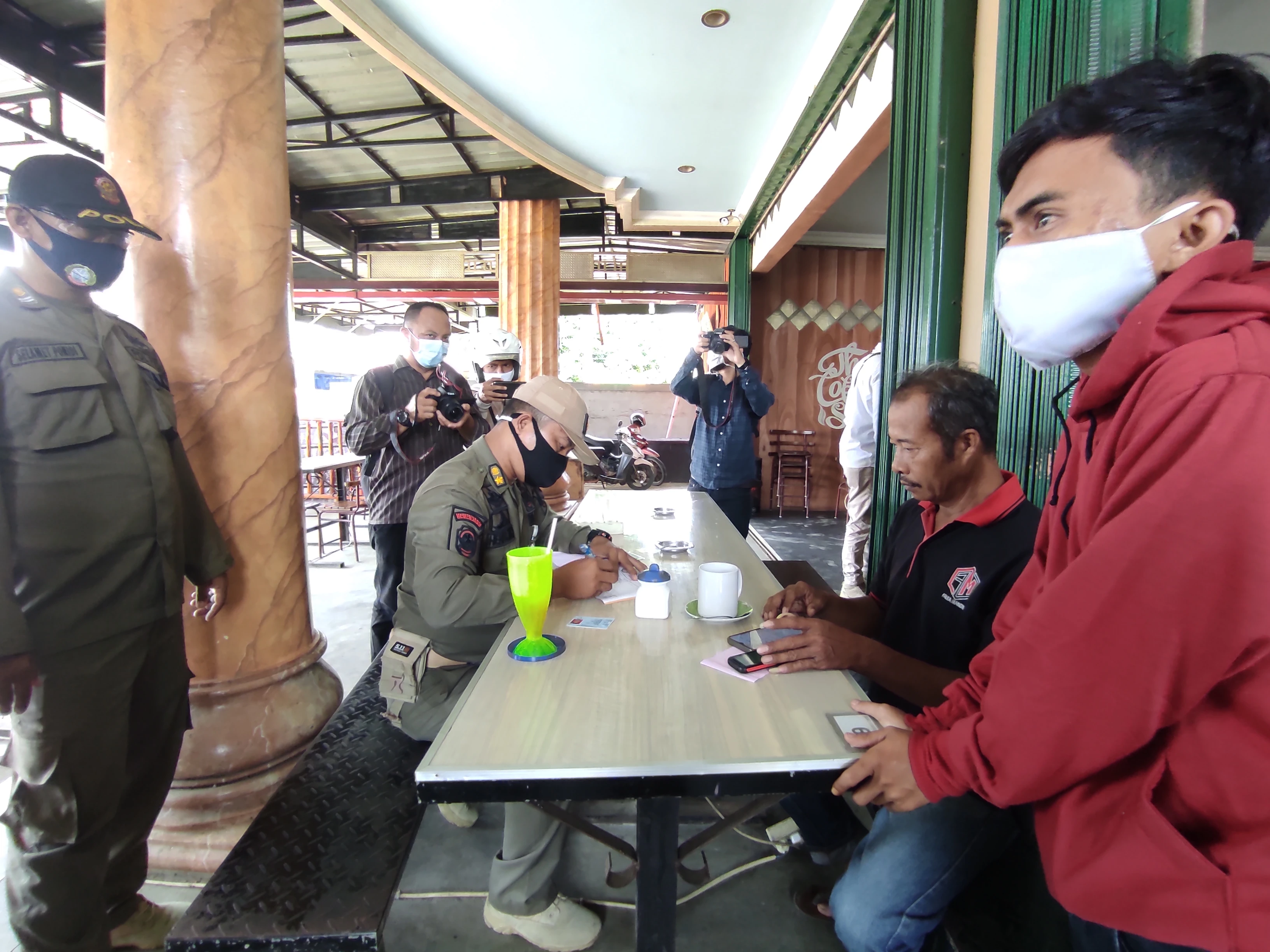 Zona Merah, Satpol PP Tingkatkan Frekuensi Penegakkan Disiplin Prokes Zona Merah, Satpol PP Tingkatkan Frekuensi Penegakkan Disiplin Prokes