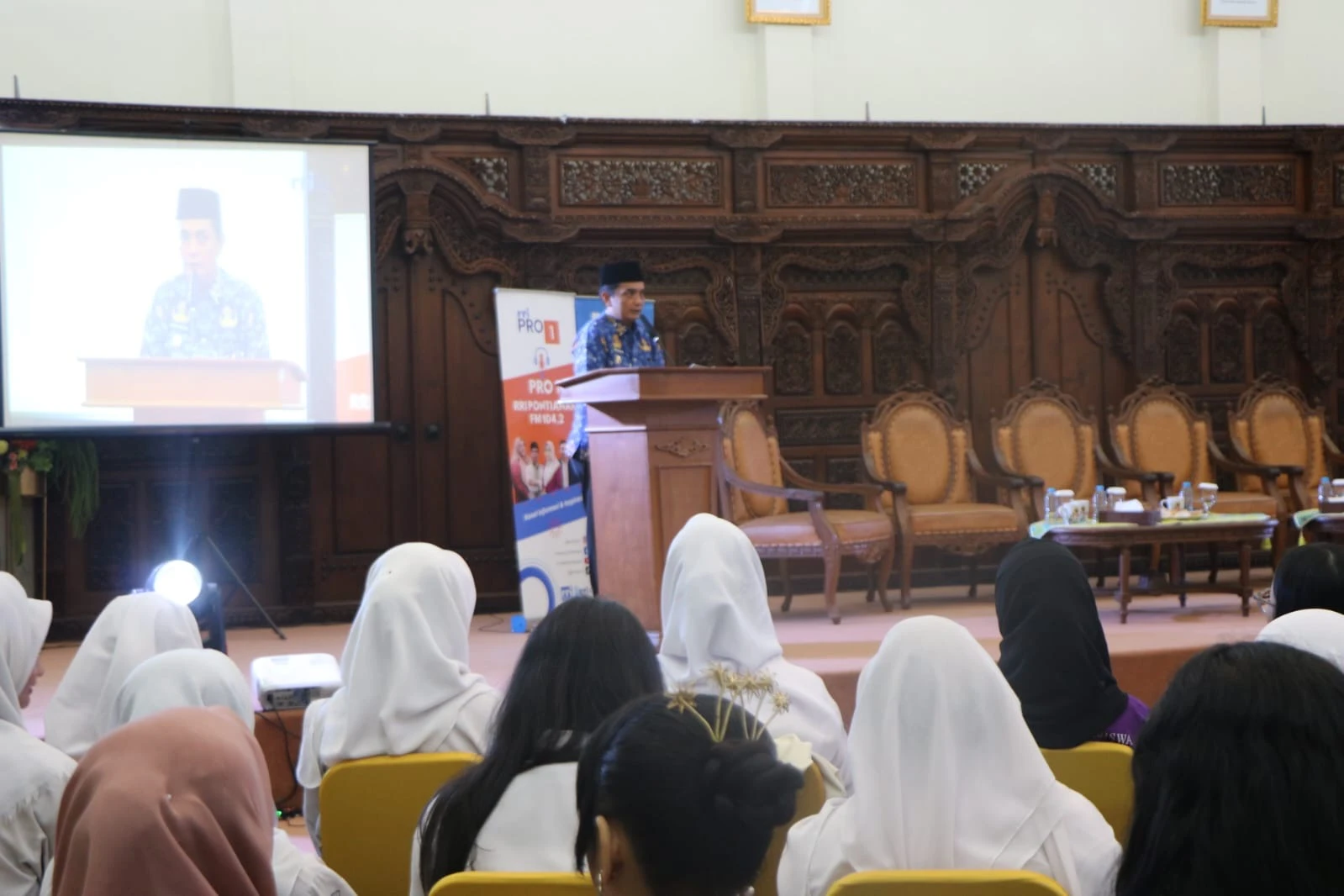 Pendidikan Karakter Fondasi Lahirnya Generasi Cerdas dan Berakhlak Mulia