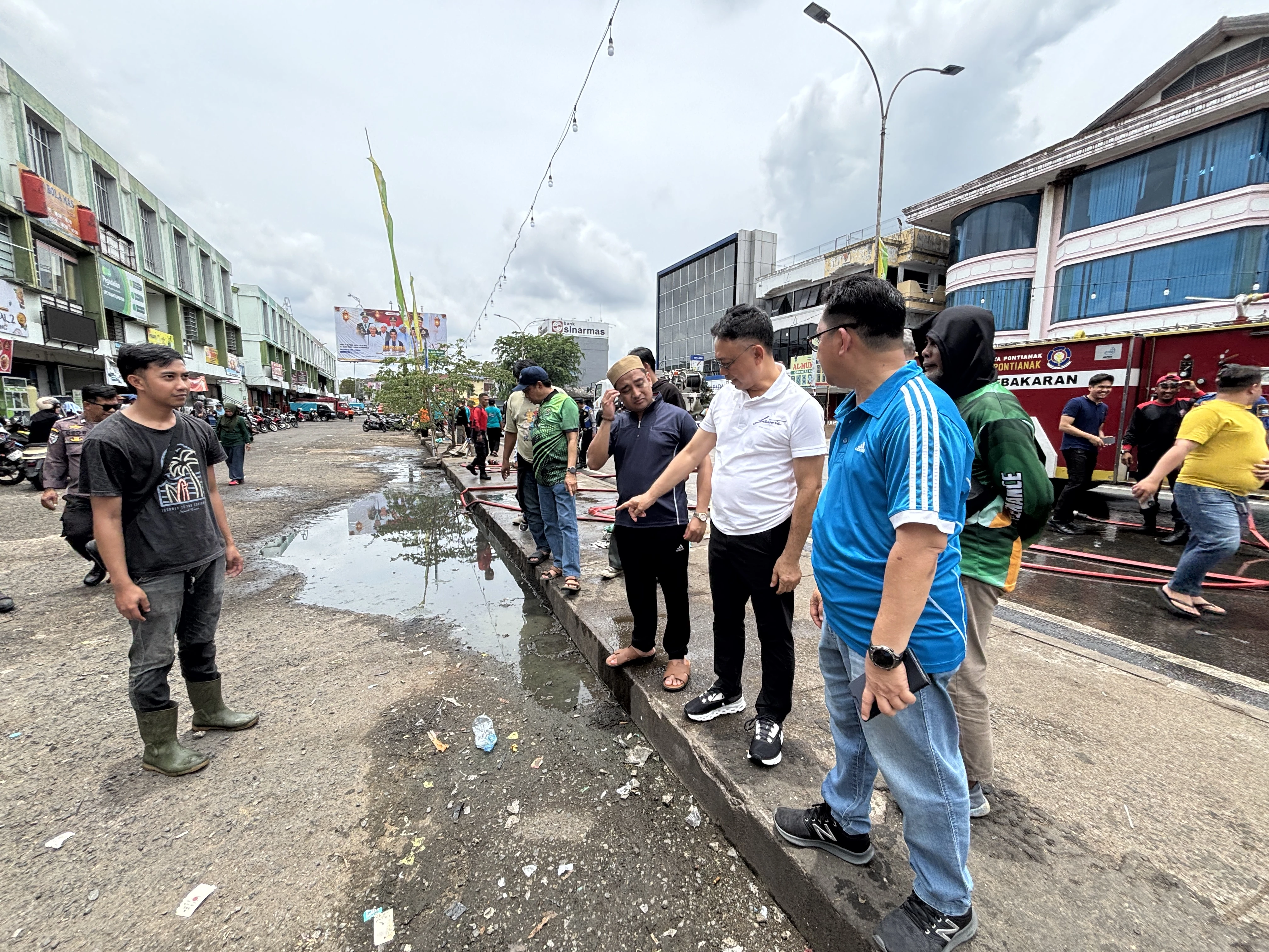 Bersih-bersih Pasar Flamboyan Jelang Haul Habib Muhammad, Hadirkan Ustadz Abdul Somad Bersih-bersih Pasar Flamboyan Jelang Haul Habib Muhammad, Hadirkan Ustadz Abdul Somad