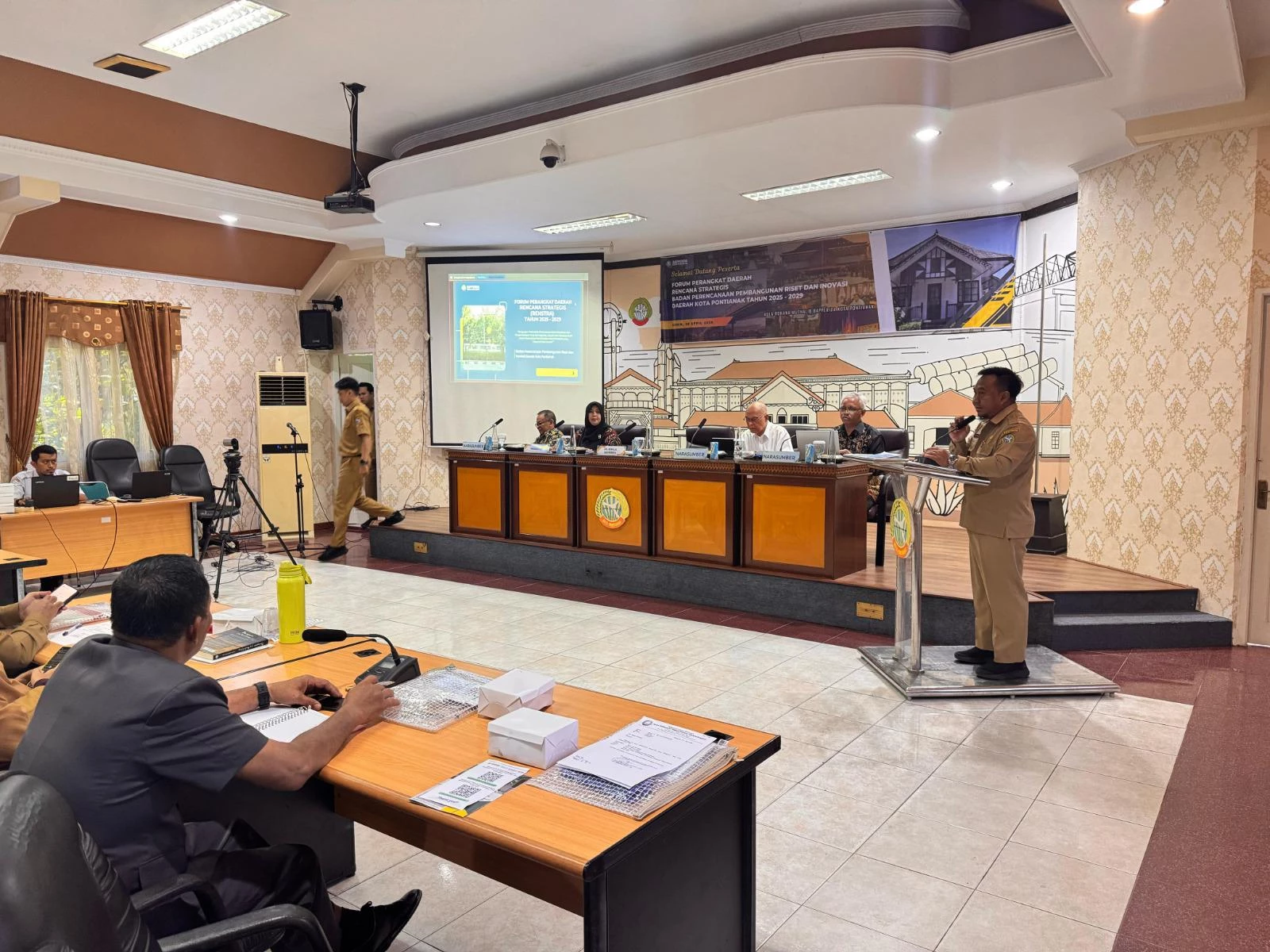 Renstra BAPPERIDA Pontianak Fokus Perencanaan dan Inovasi Berkualitas Renstra BAPPERIDA Pontianak Fokus Perencanaan dan Inovasi Berkualitas