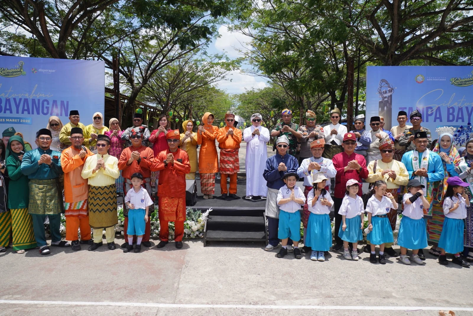 Robby 3 Wheels Terkesan Tiada Bayangan di Tugu Khatulistiwa