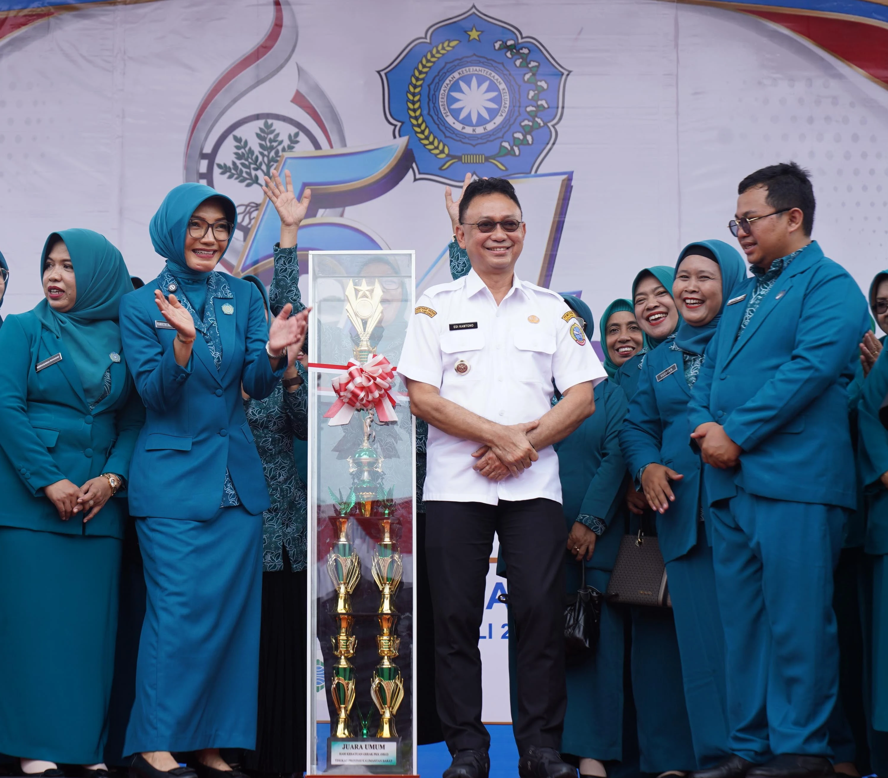 TP PKK Pontianak Pertahankan Juara Umum Tingkat Kalbar