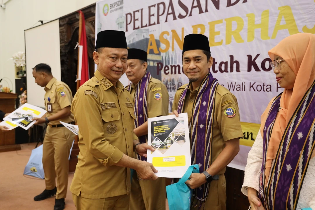 Lepas 73 ASN Pemkot Berhaji, Wako Edi Tekankan Ibadah Khusyuk