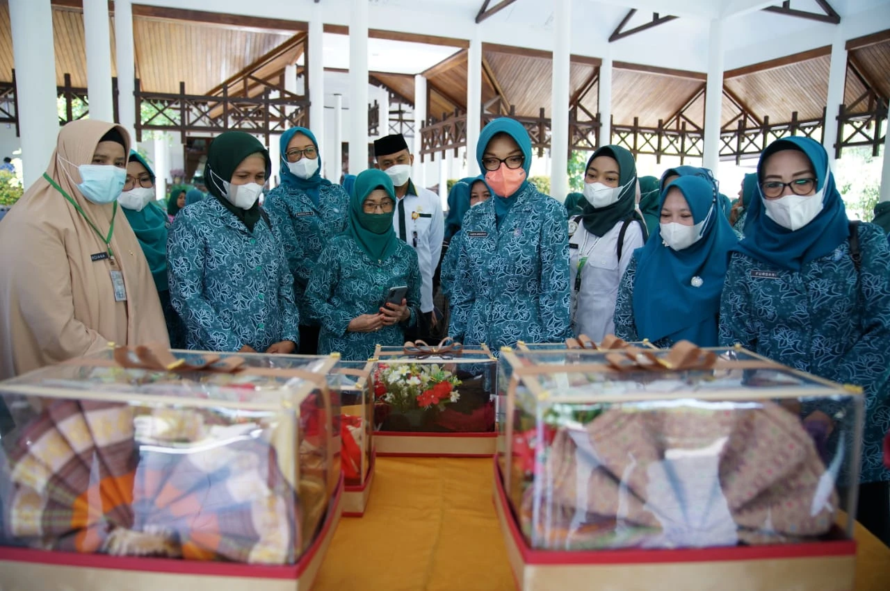 Yanieta Bangga Lihat Hasil Kerajinan Karya Disabilitas