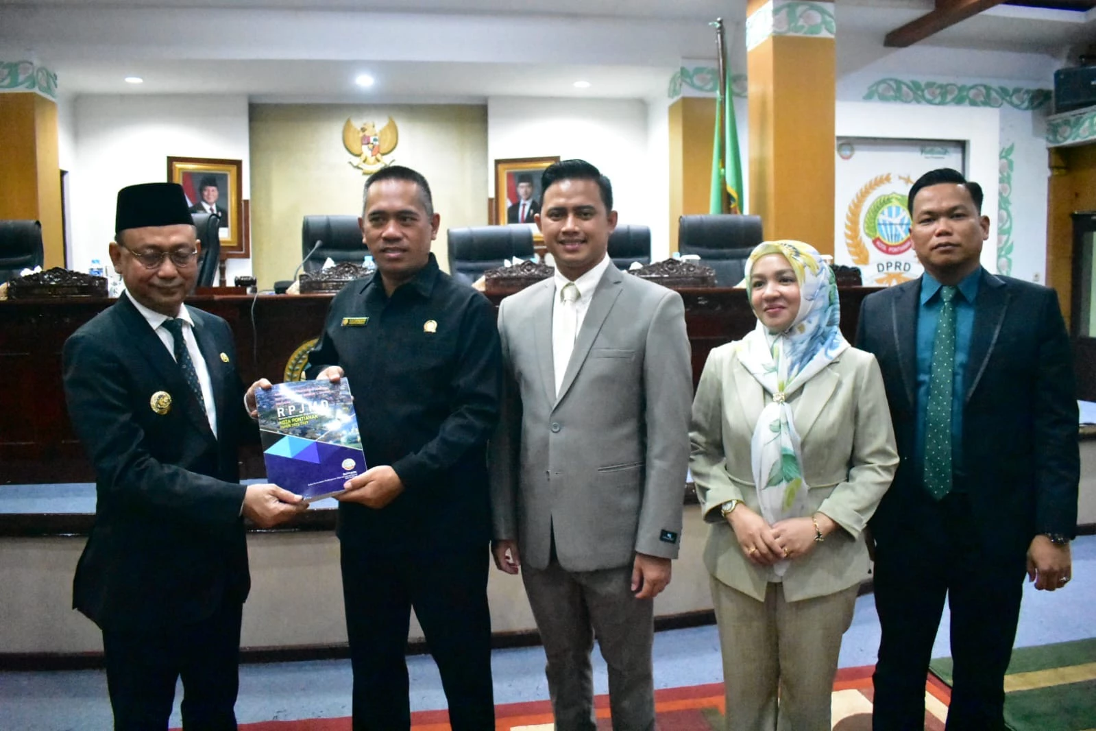 Komitmen Cetak SDM Unggul dan Berdaya Saing Komitmen Cetak SDM Unggul dan Berdaya Saing