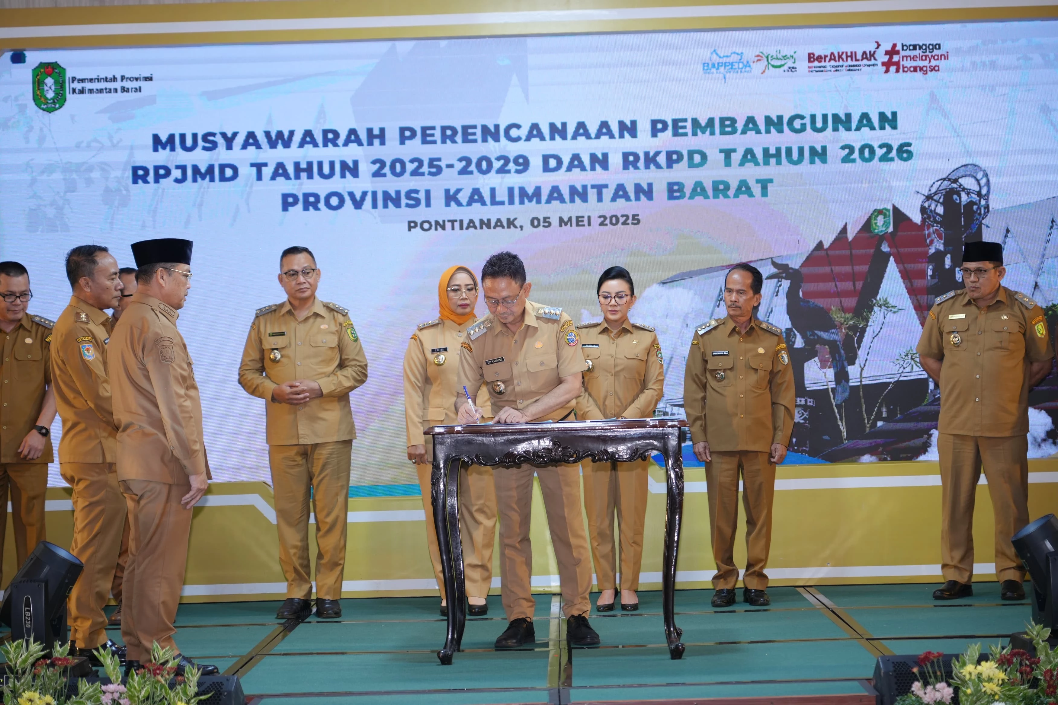 Dukung Pembangunan Outer Ring Road dan Jembatan Kapuas III Dukung Pembangunan Outer Ring Road dan Jembatan Kapuas III