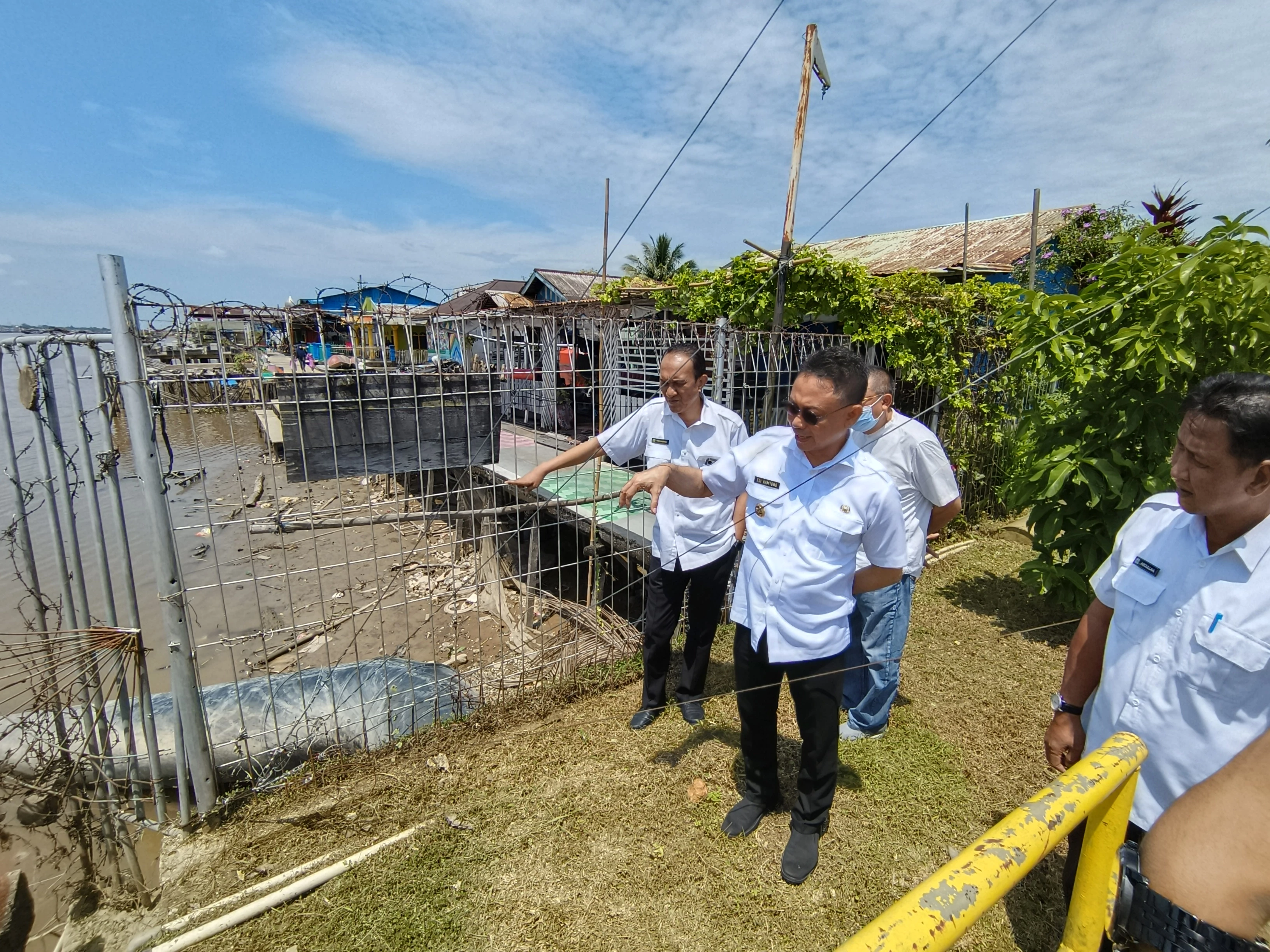 Sungai Kapuas Surut Penyebab Terganggunya Suplai Air PDAM