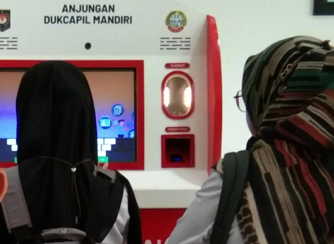 Warga Merasa Terbantu Cetak KK dan Akta Lahir Lewat Mesin ADM