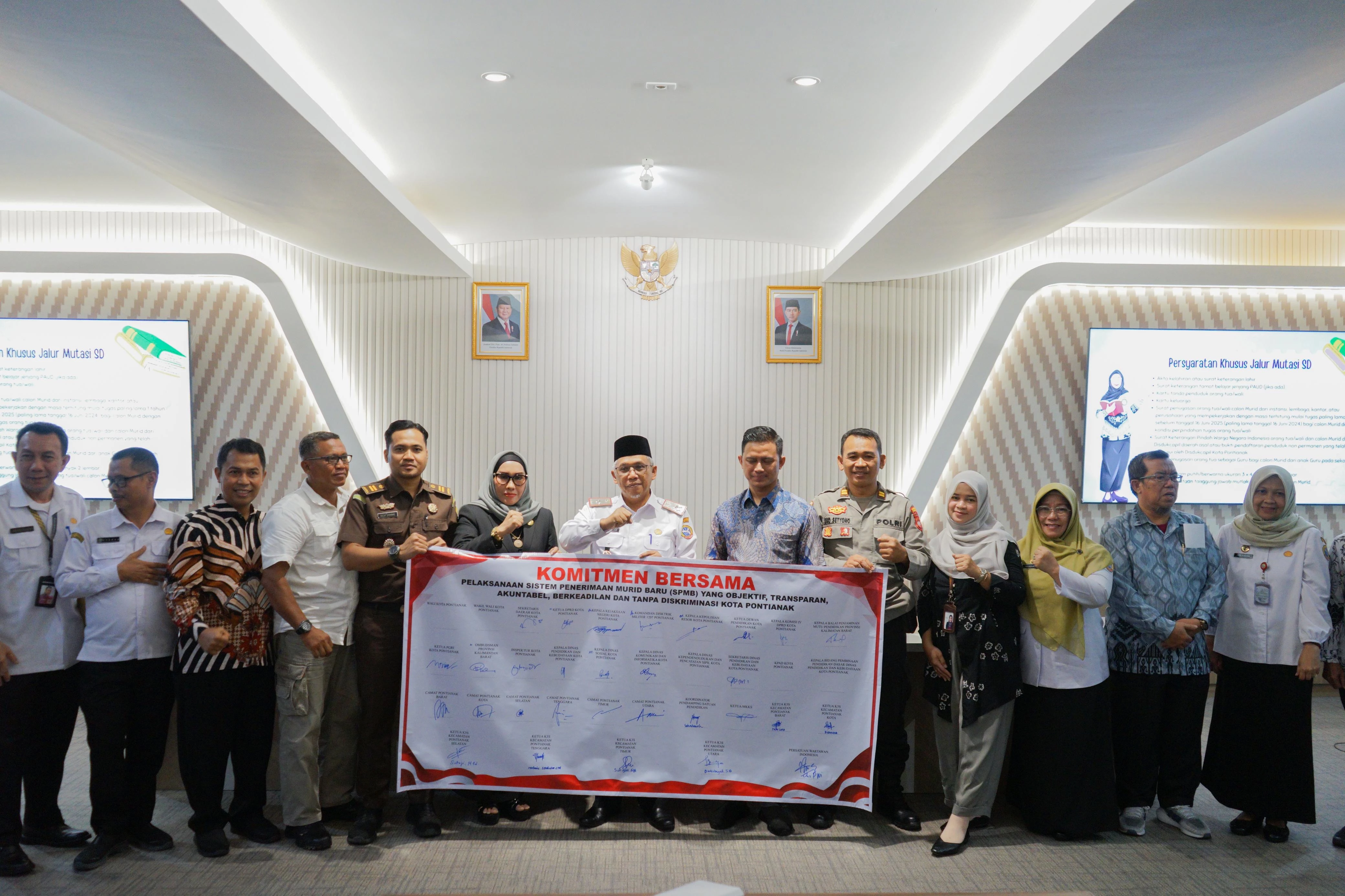 Teken Pakta Integritas, Komitmen Bersama SPMB Transparan dan Berkeadilan Teken Pakta Integritas, Komitmen Bersama SPMB Transparan dan Berkeadilan
