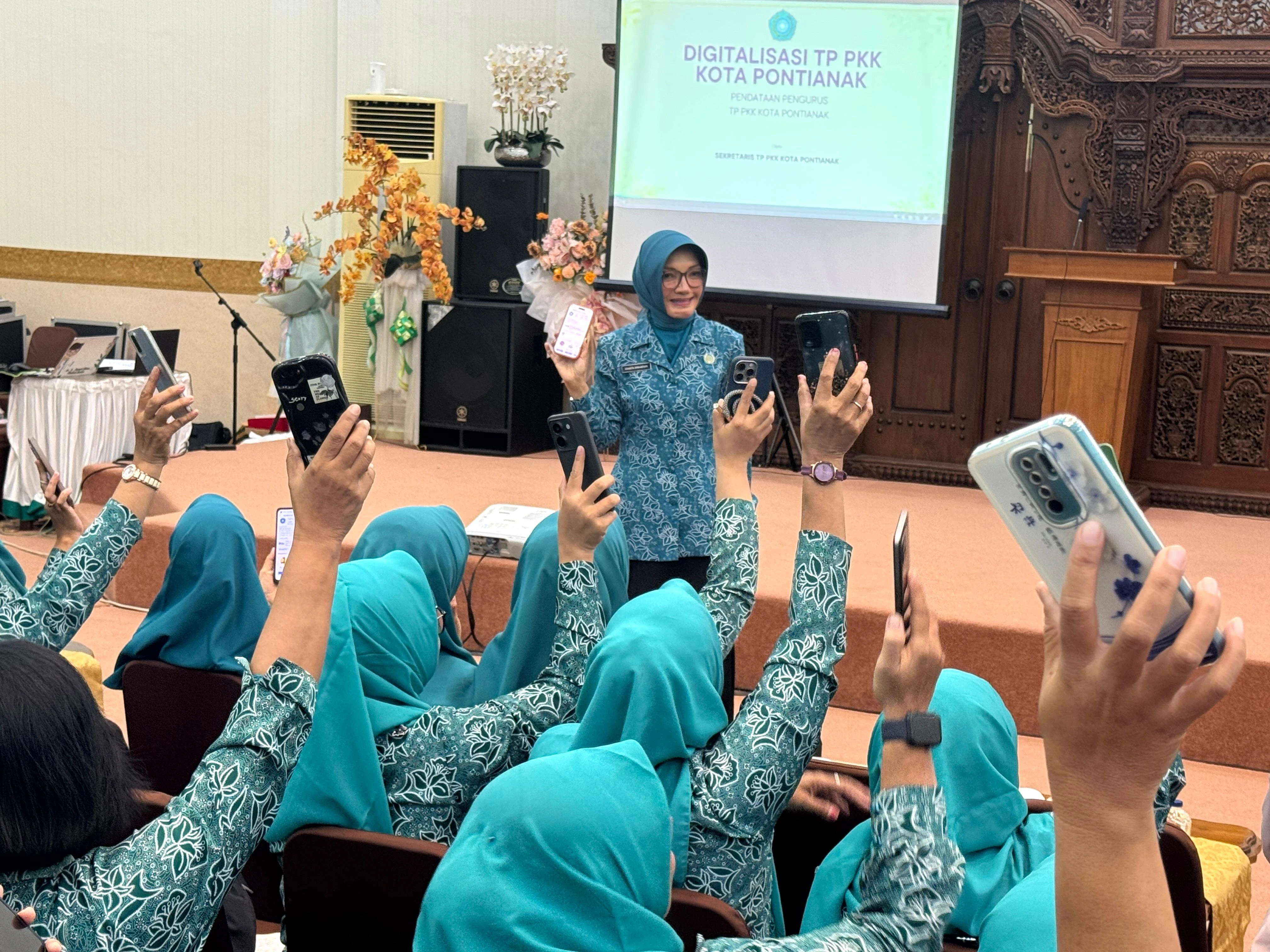 PKK Pontianak Bertransformasi Digital: Dari Catatan Manual ke Data Digital