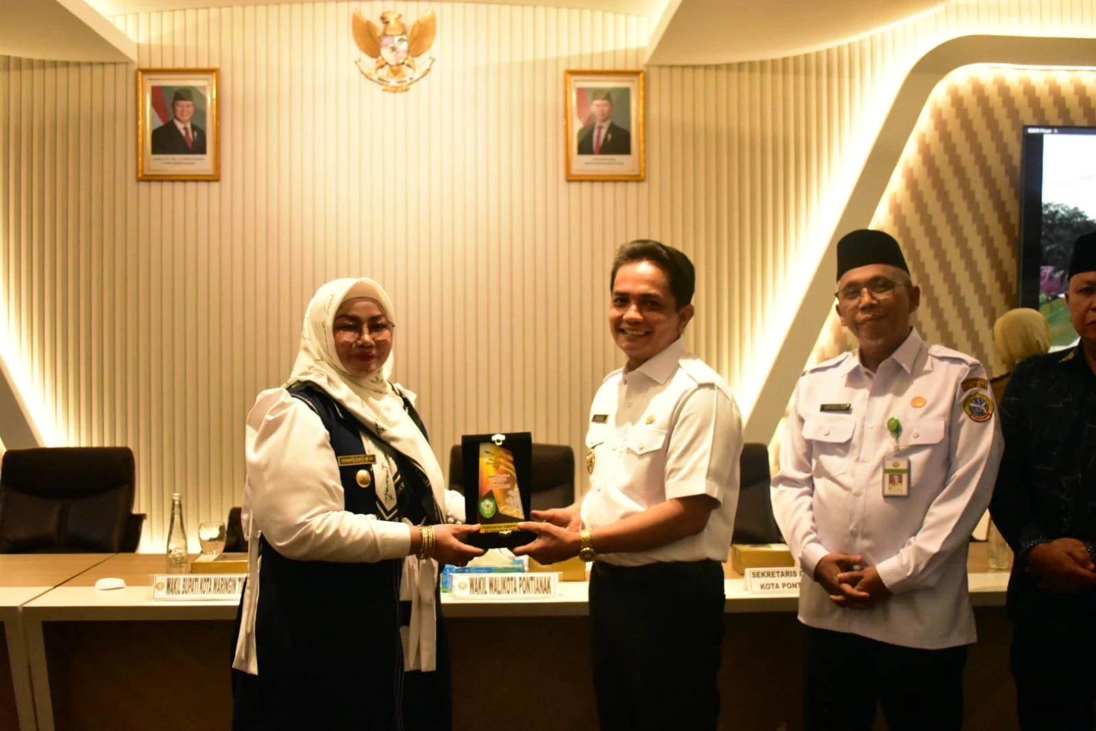 Kabupaten Kotawaringin Timur Studi Tiru di Pontianak Kabupaten Kotawaringin Timur Studi Tiru di Pontianak