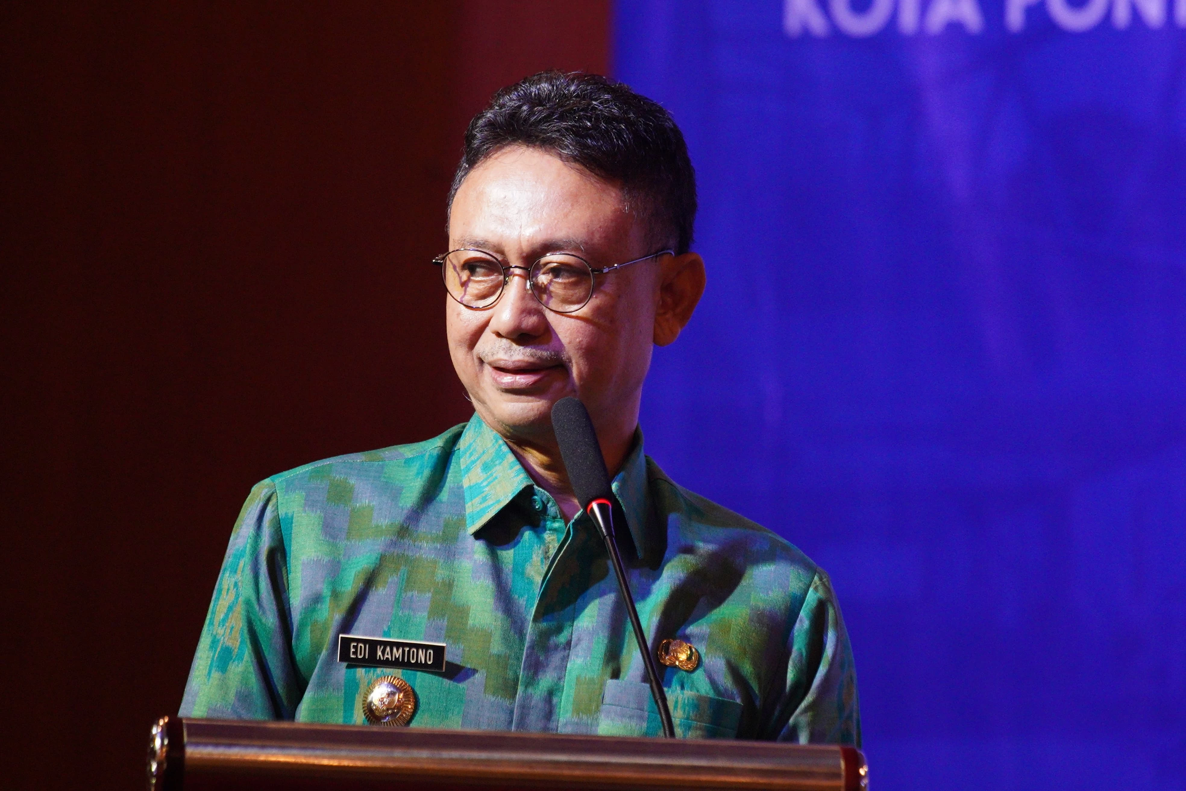 Kabut Asap Mulai Pekat, Edi Imbau Warga Batasi Aktivitas Malam Hari Kabut Asap Mulai Pekat, Edi Imbau Warga Batasi Aktivitas Malam Hari