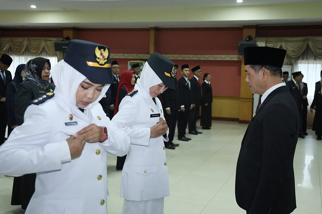 Ani Sofian Lantik Dua Camat Perempuan