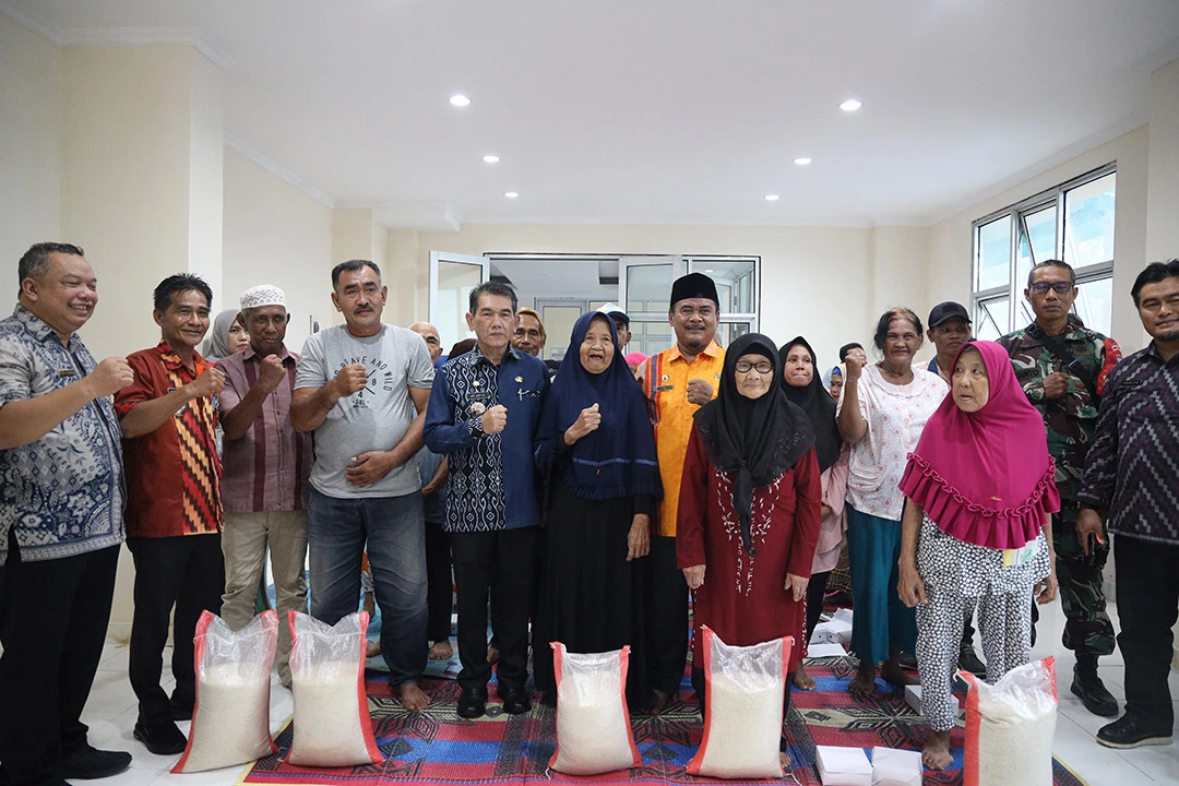 Pemkot Salurkan Beras untuk 177 Warga Rusunawa