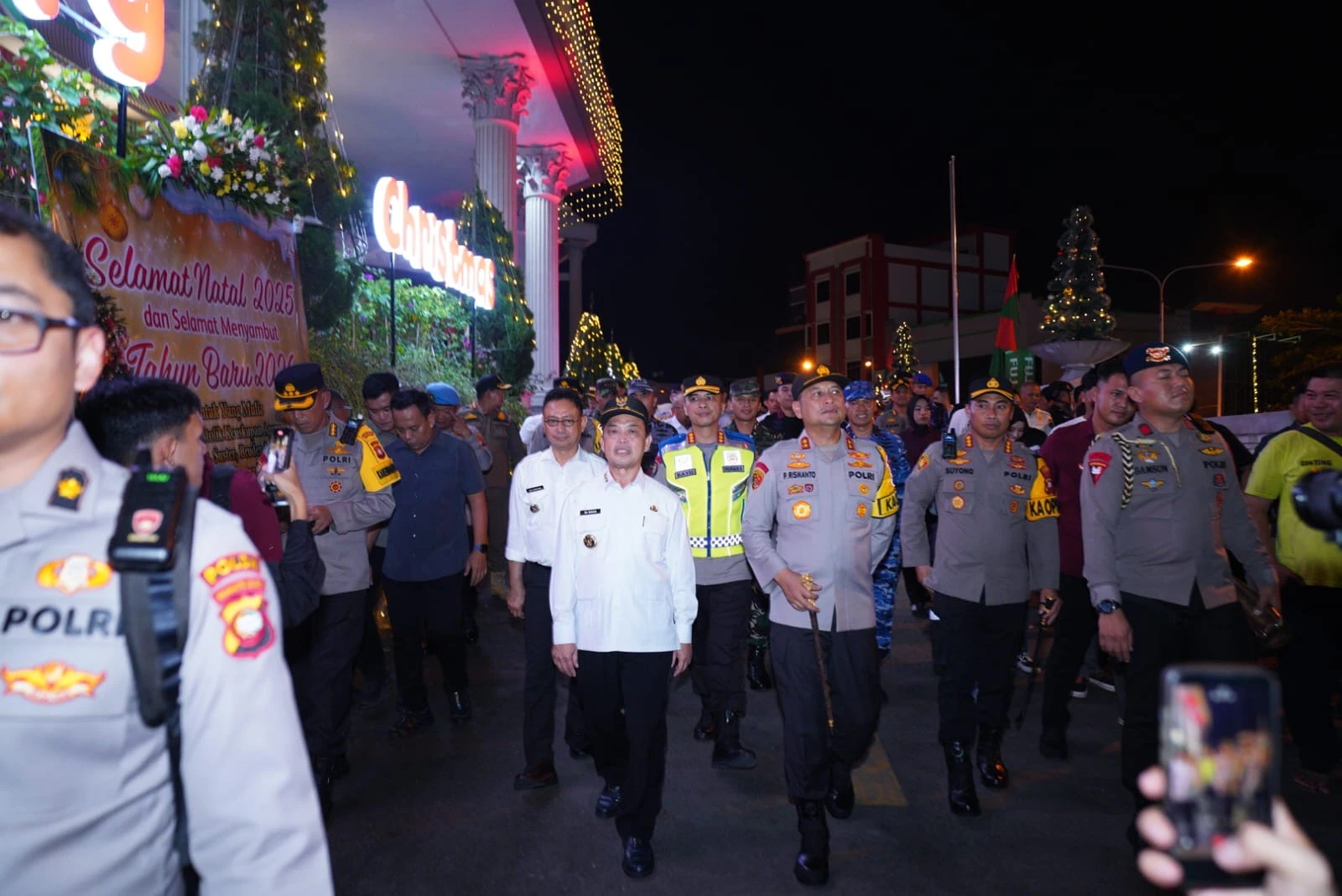 Pastikan Malam Natal Berjalan Aman, Forkopimda Tinjau Pospam dan Sejumlah Gereja