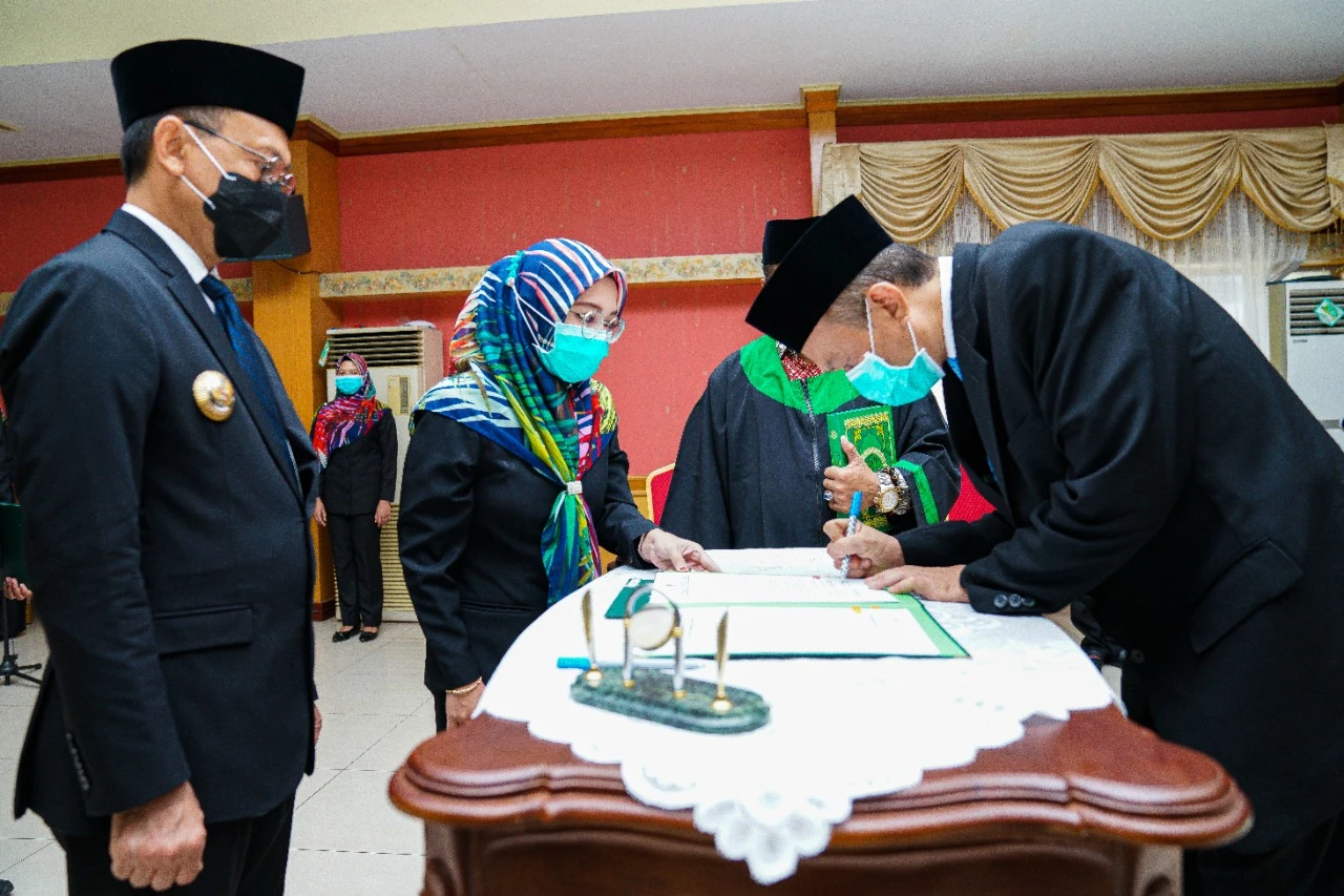 Wali Kota Minta Dirut PDAM Capai Target Pelayanan Air Bersih Wali Kota Minta Dirut PDAM Capai Target Pelayanan Air Bersih