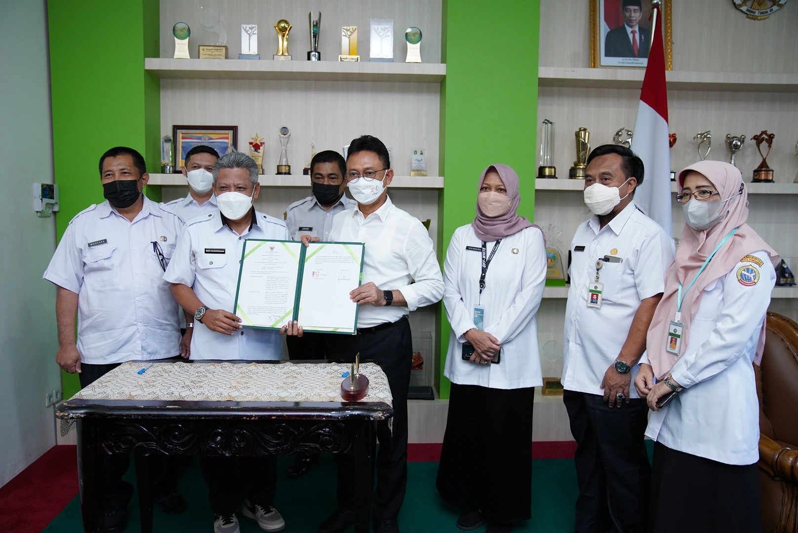 Bupati Muda Mahendrawan dan Wali Kota Edi Kamtono Teken MoU Yankes Bupati Muda Mahendrawan dan Wali Kota Edi Kamtono Teken MoU Yankes