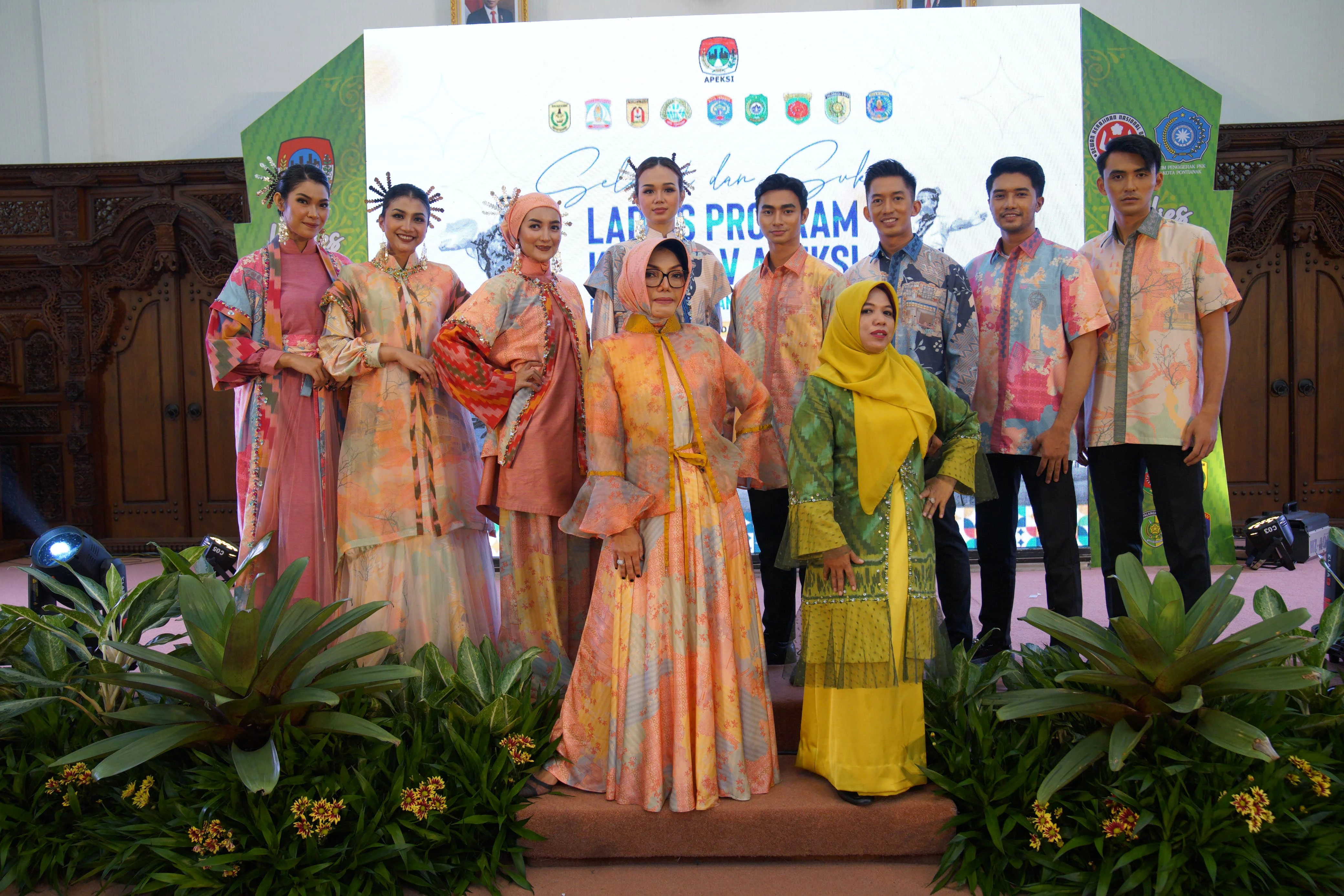 Ladies Program Apeksi se-Kalimantan, Pontianak Tampilkan Fashion Show