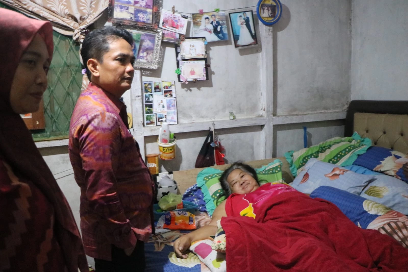 Bahasan Serahkan Bantuan Kursi Roda Untuk Warga Korban Tertimpa Pohon Bahasan Serahkan Bantuan Kursi Roda Untuk Warga Korban Tertimpa Pohon