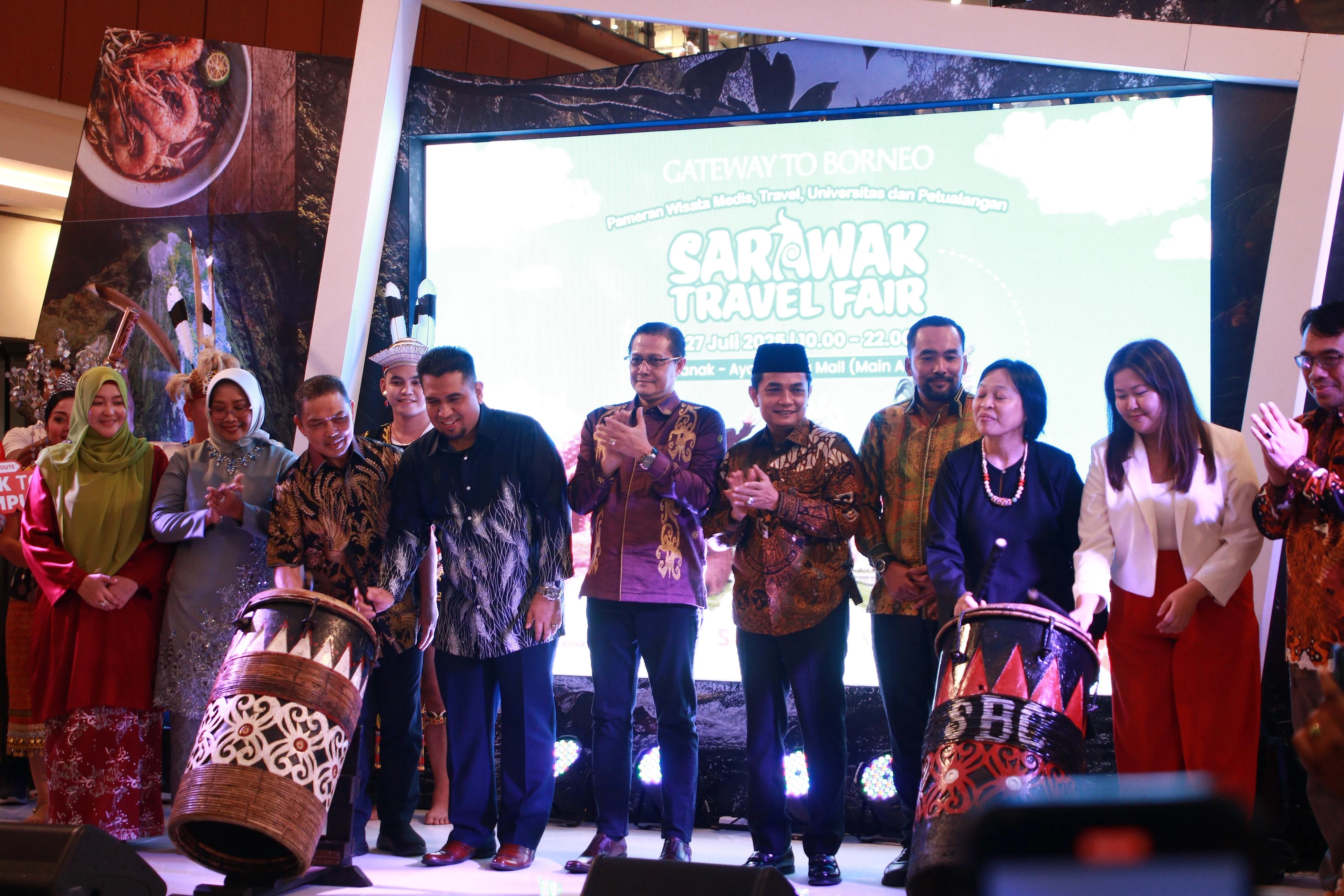 Bahasan: Rute Penerbangan Internasional Buka Peluang Pendapatan Masyarakat Bahasan: Rute Penerbangan Internasional Buka Peluang Pendapatan Masyarakat