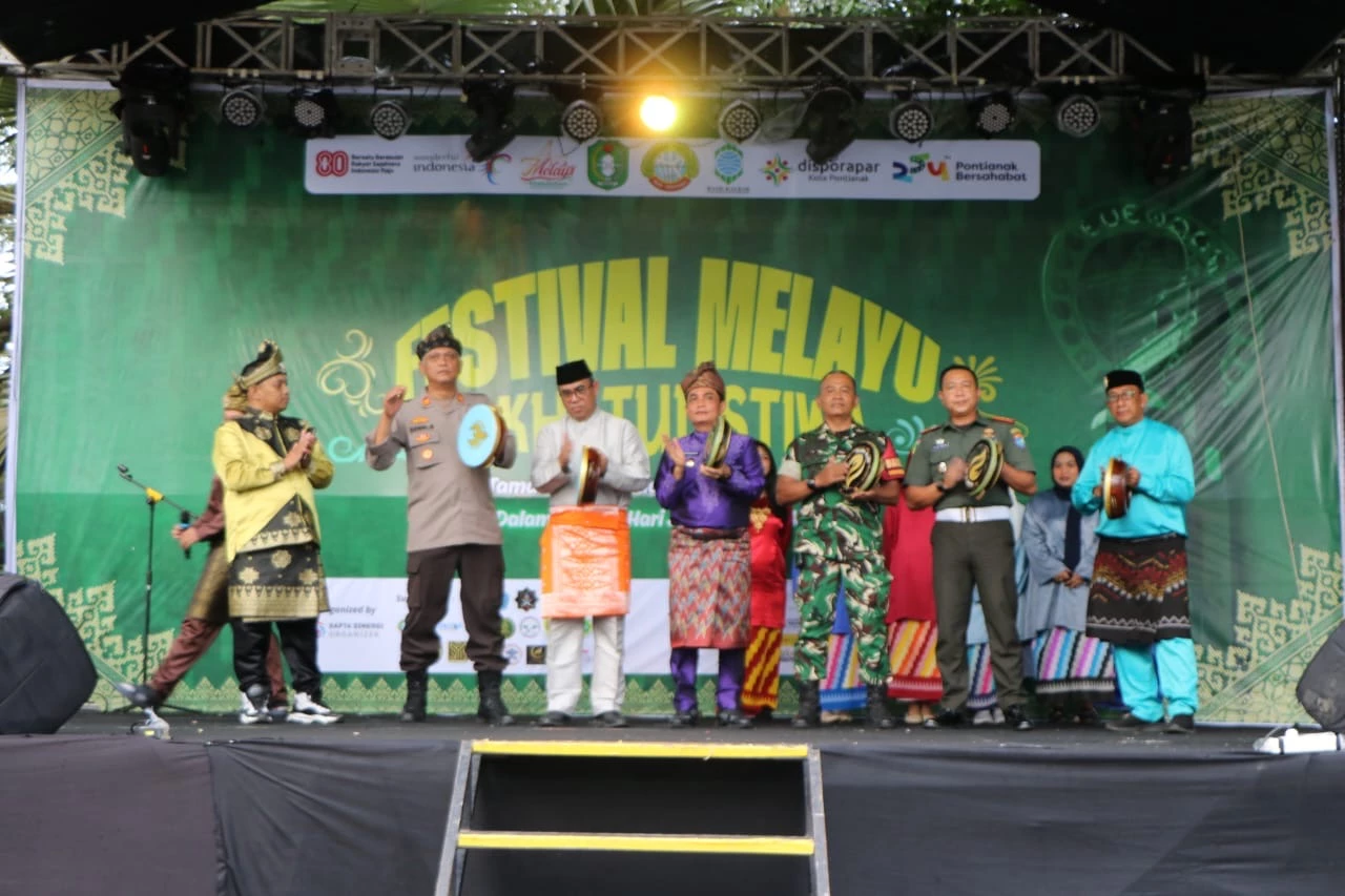 Lestarikan Budaya Lokal Lewat Festival Melayu Khatulistiwa Lestarikan Budaya Lokal Lewat Festival Melayu Khatulistiwa