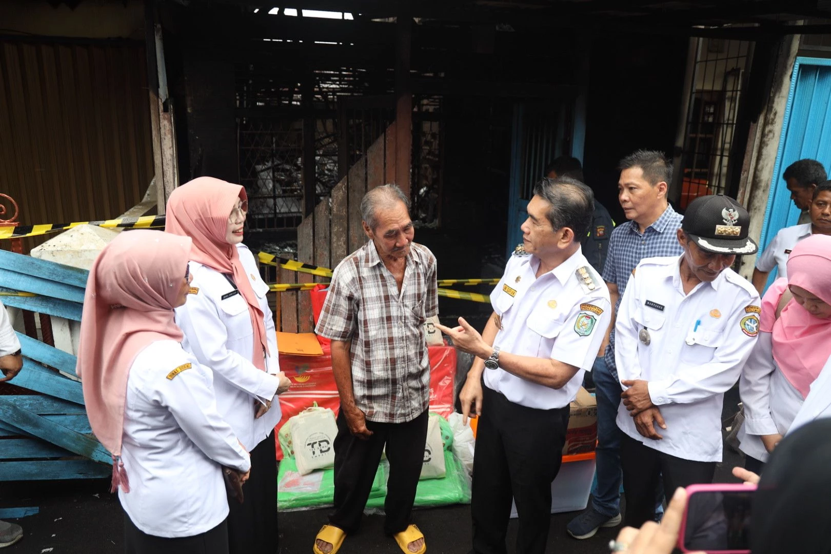 Pj Wali Kota Sambangi Rumah Korban Kebakaran di Jalan Siam
