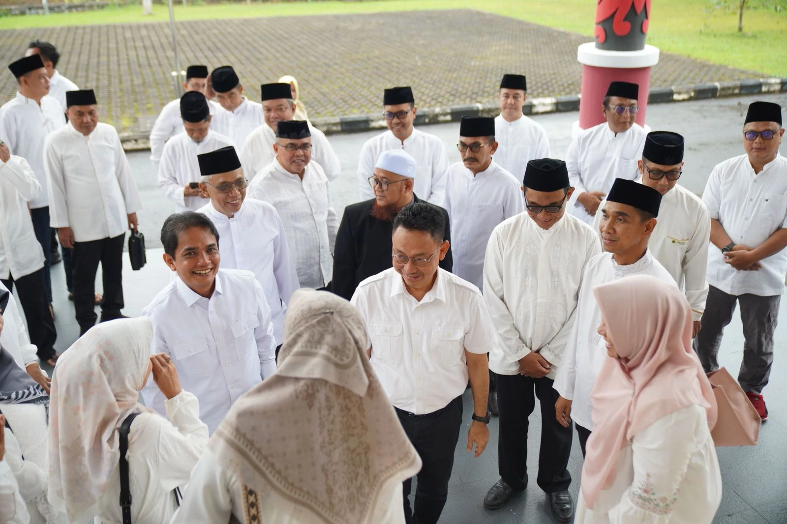 Suasana Haru Sambut Kedatangan Edi-Bahasan Suasana Haru Sambut Kedatangan Edi-Bahasan