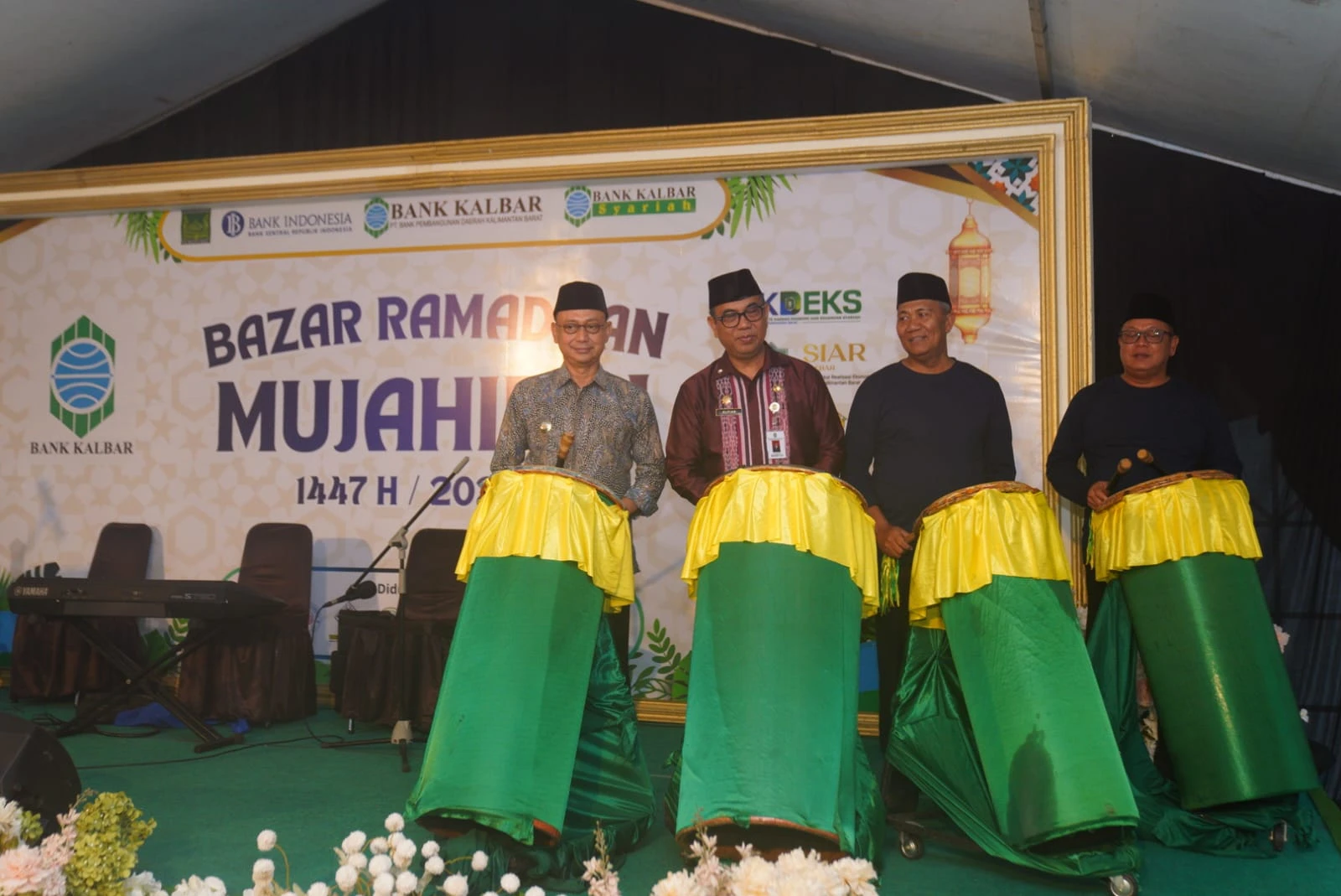 Warga Berbondong Serbu Pasar Juadah Masjid Raya Mujahidin