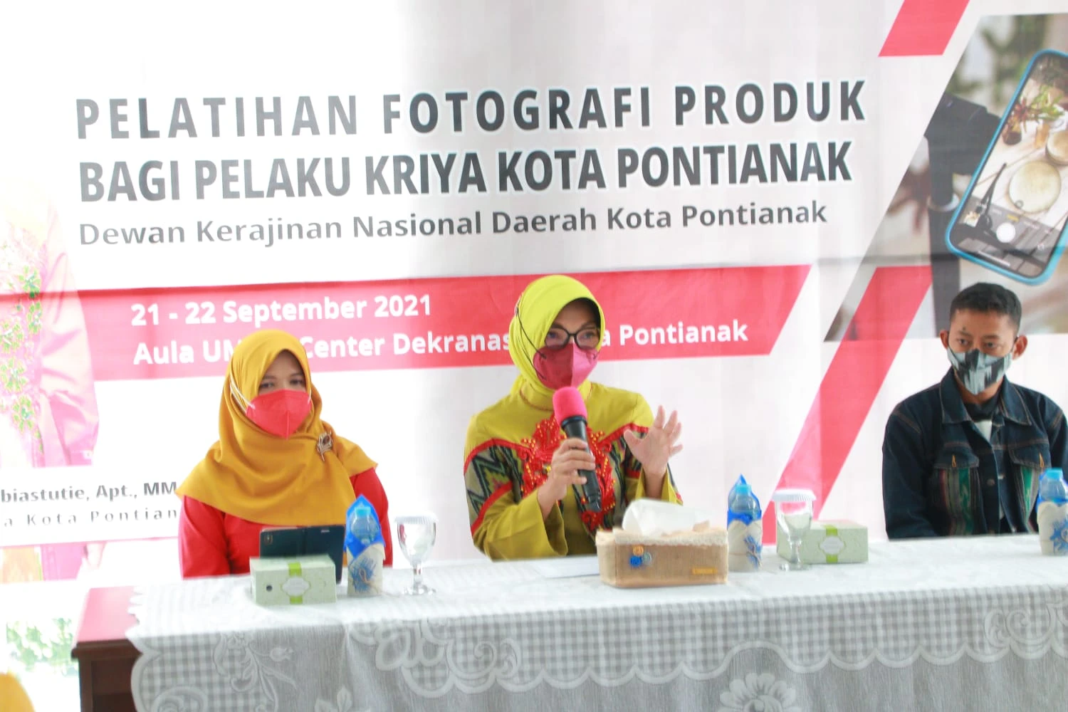 Dekranasda Pontianak Gelar Pelatihan Fotografi Produk Bagi Pelaku Kriya