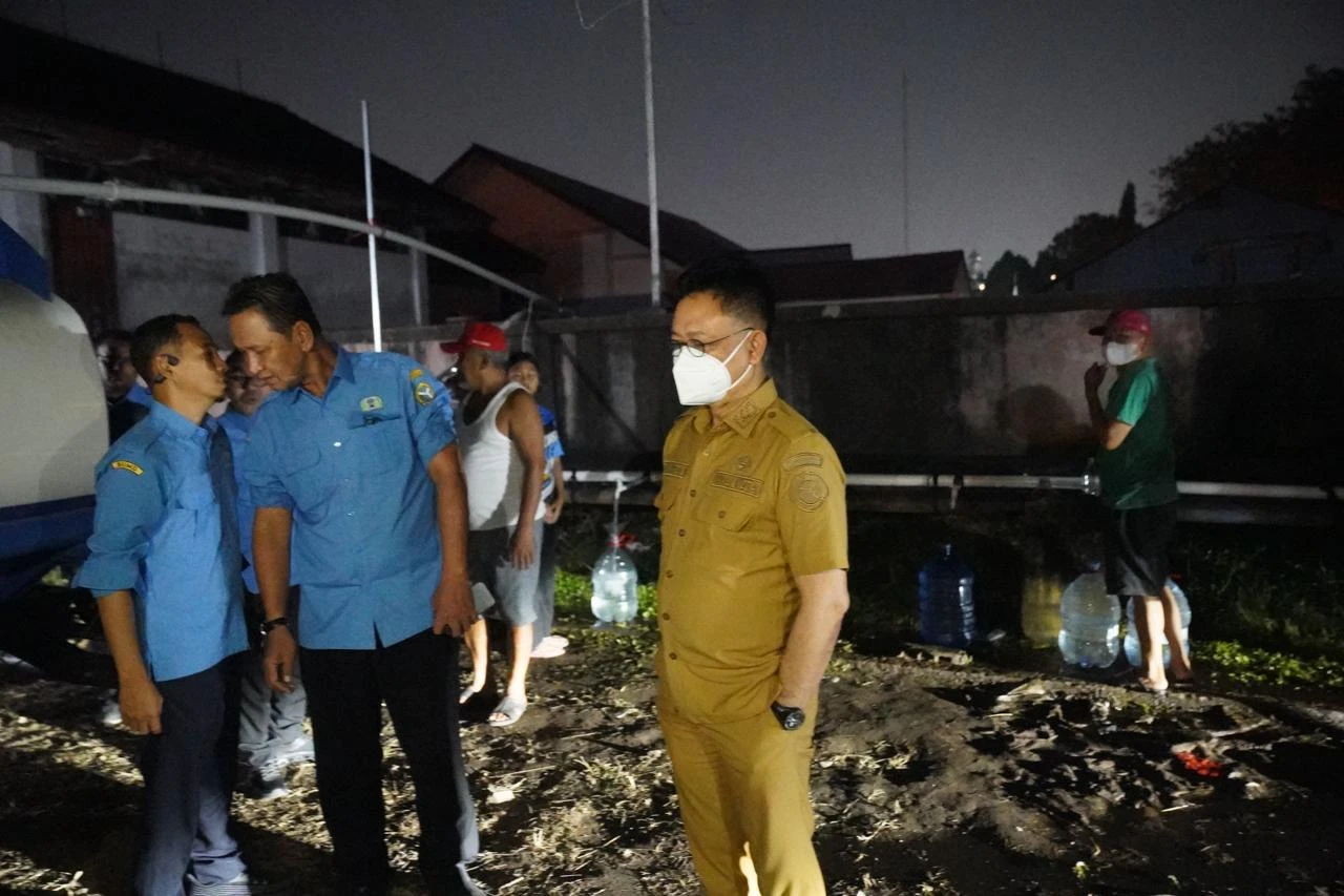 Warga Terbantu Layanan Air Tawar Gratis PDAM